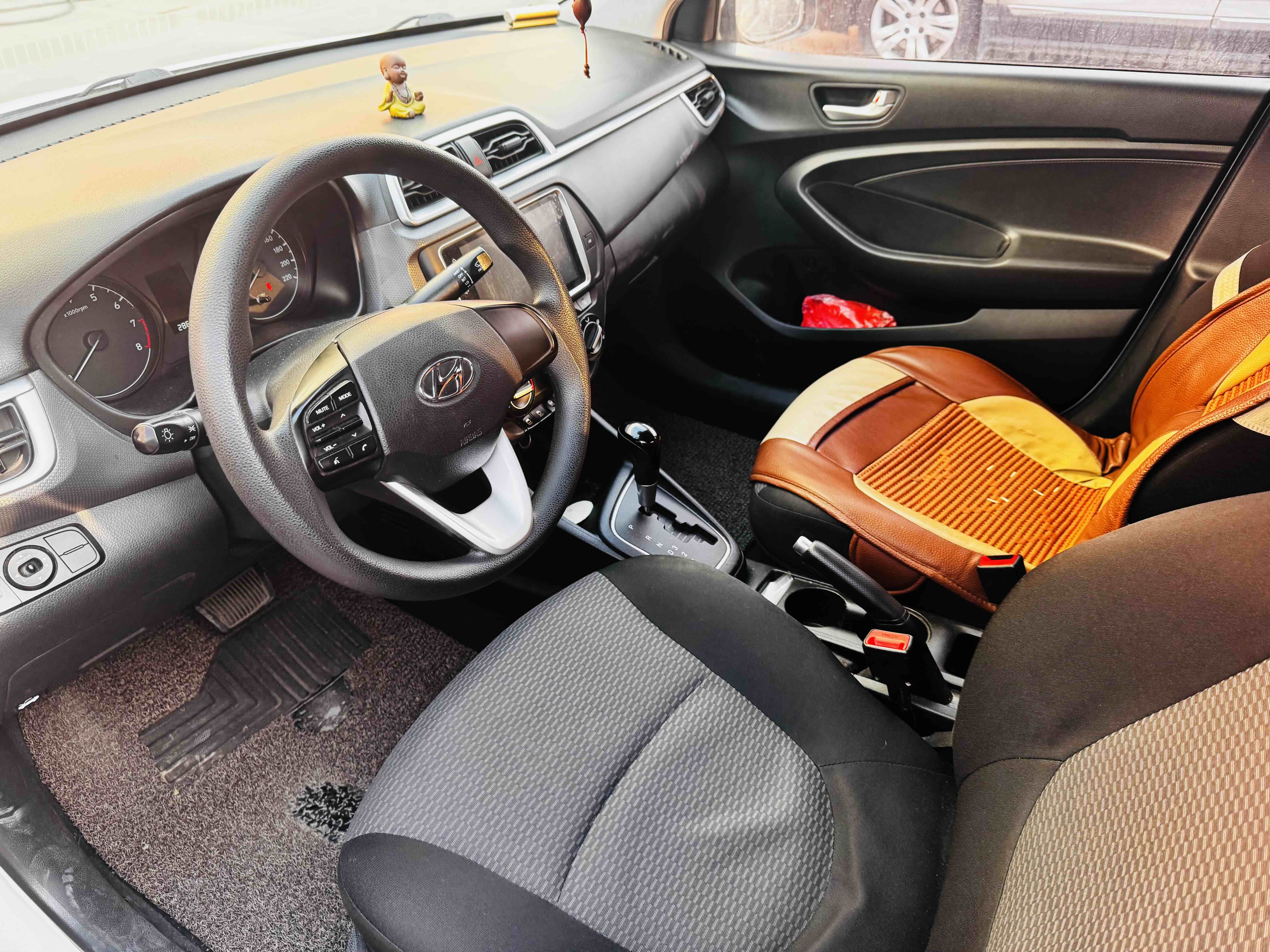 Hyundai Reina 2018 car image #6