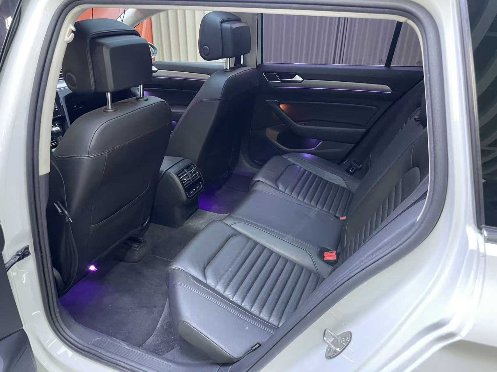 Volkswagen Passat Variant 2020 immagine di auto #6