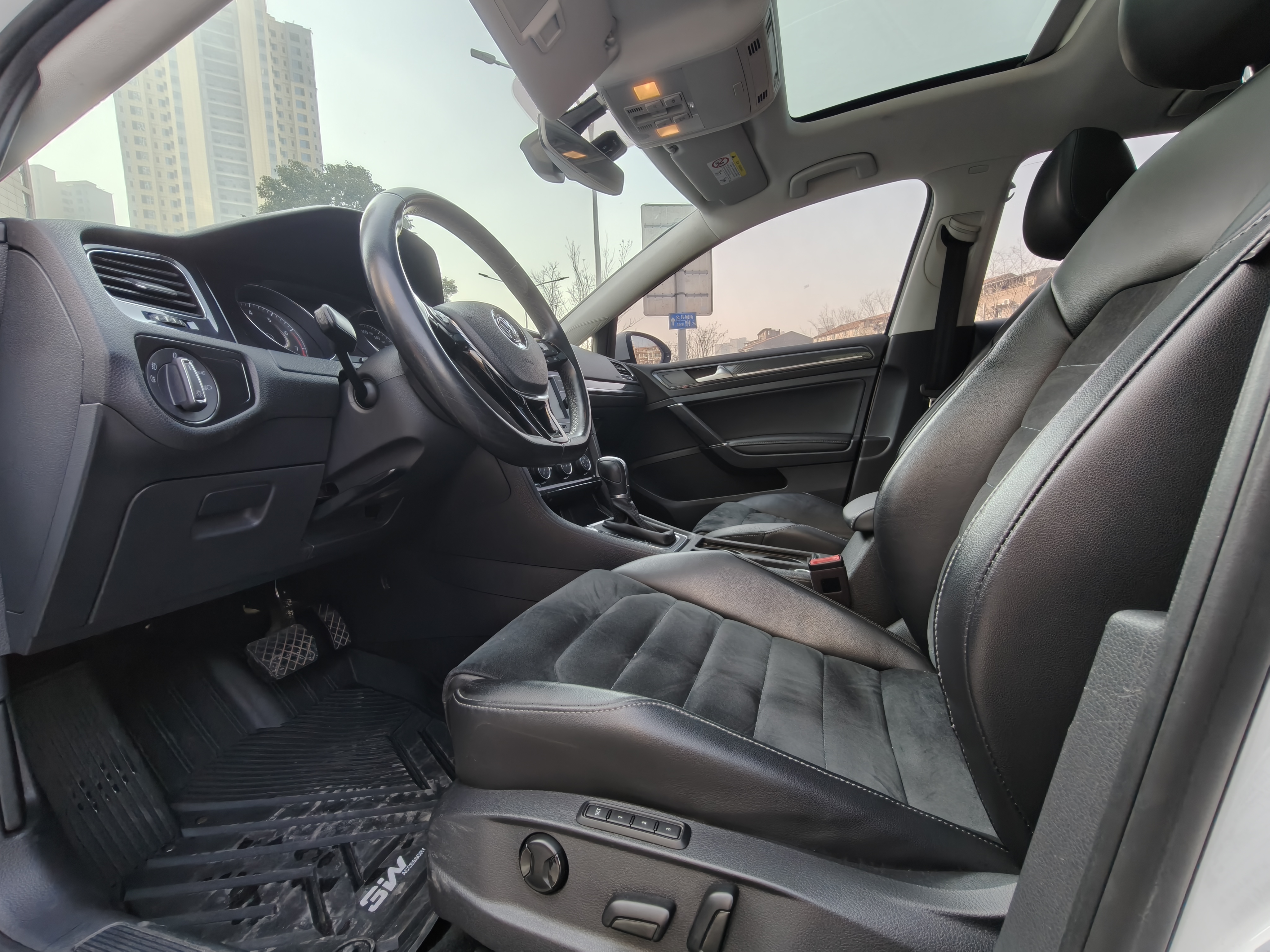 Volkswagen Golf 2018 car image #6