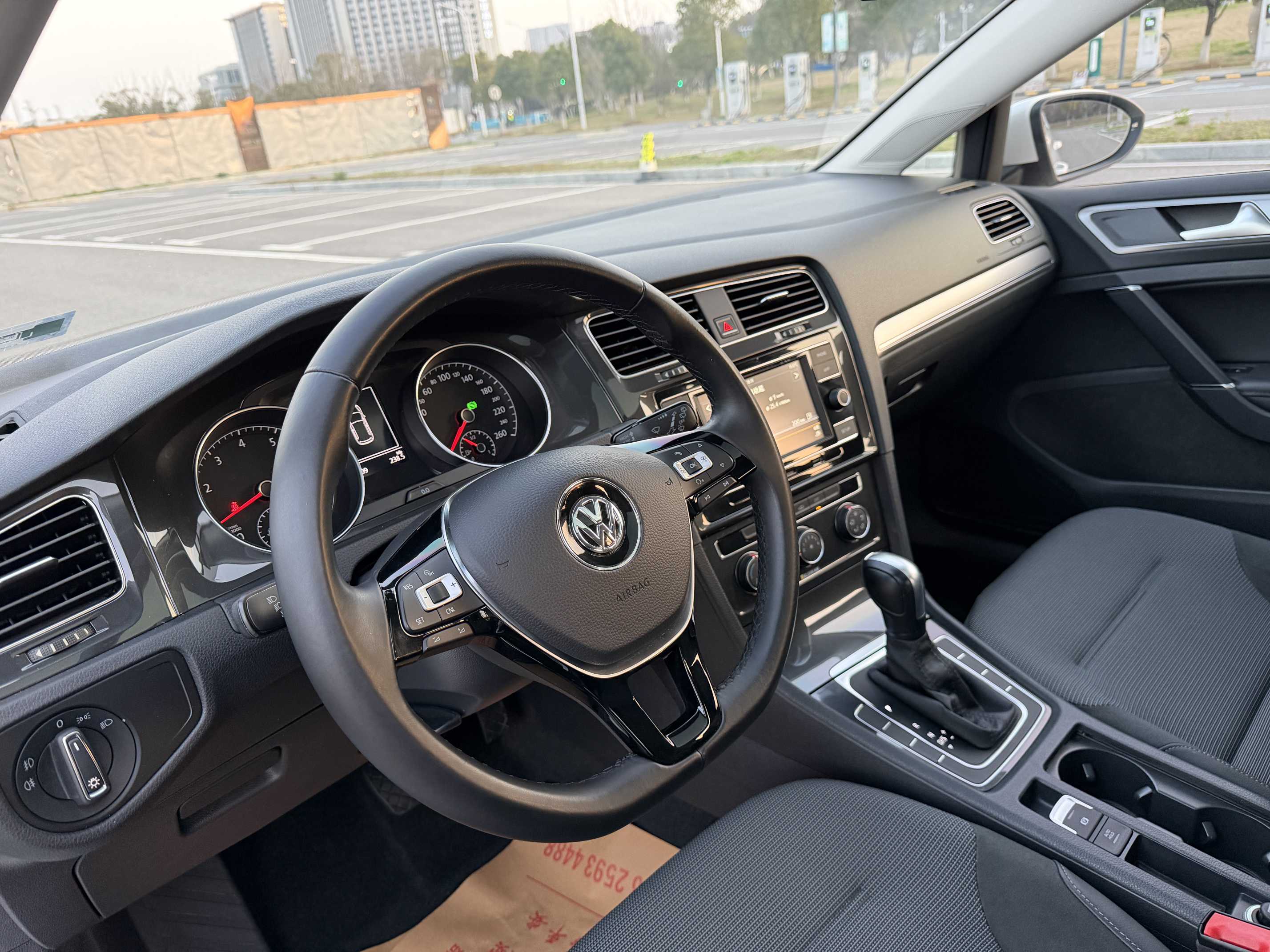 Volkswagen Golf 2018 car image #6