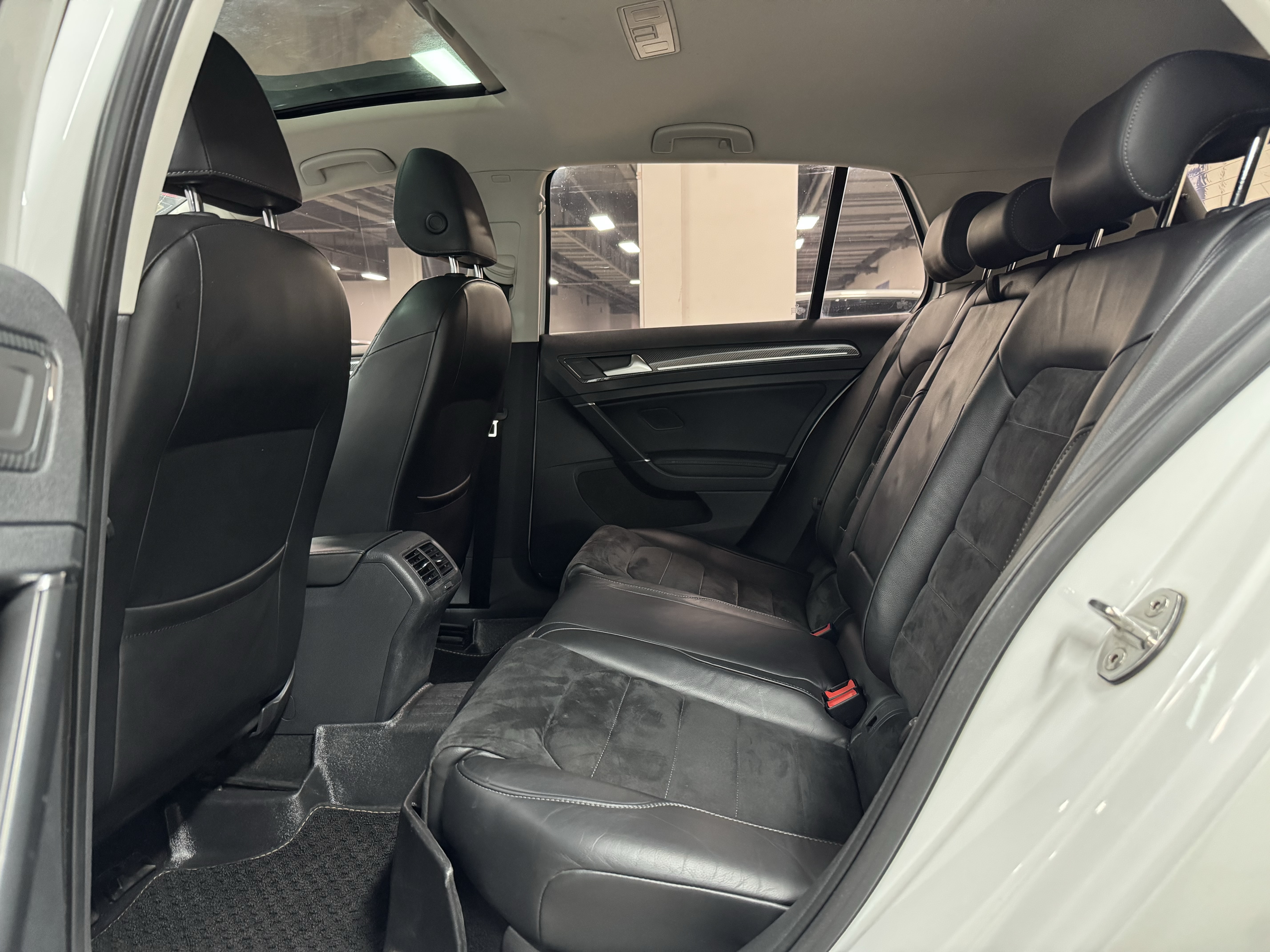 Volkswagen Golf 2018 car image #6