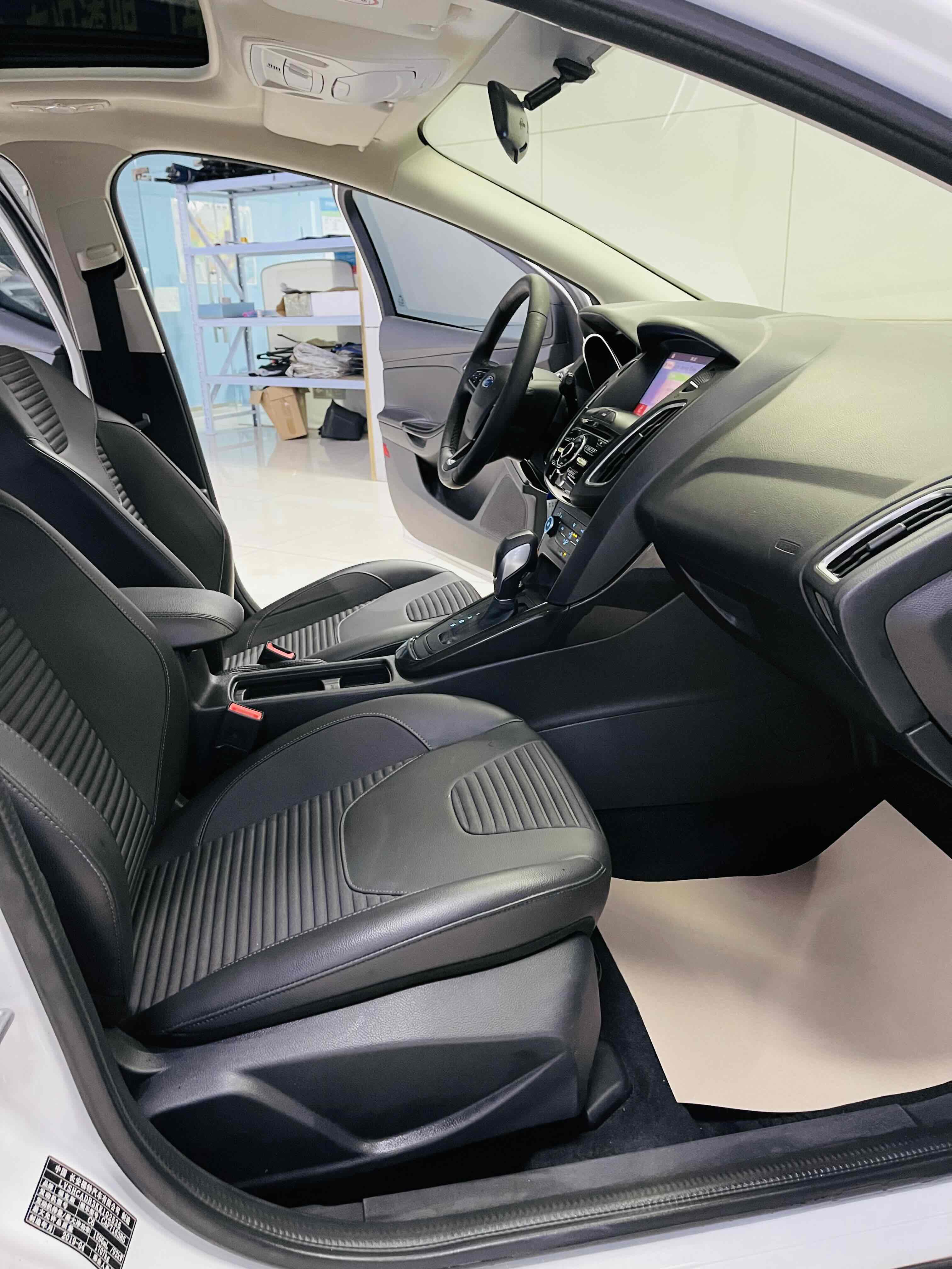 Ford Focus 2019 car image #6