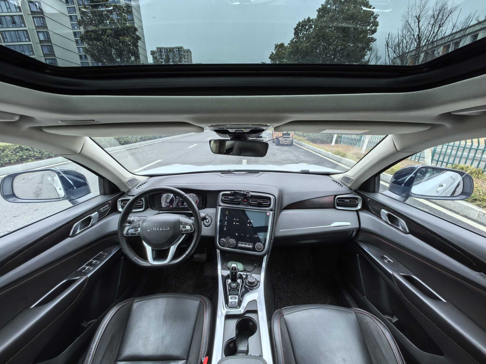 Lynk & Co 2018 car image #6