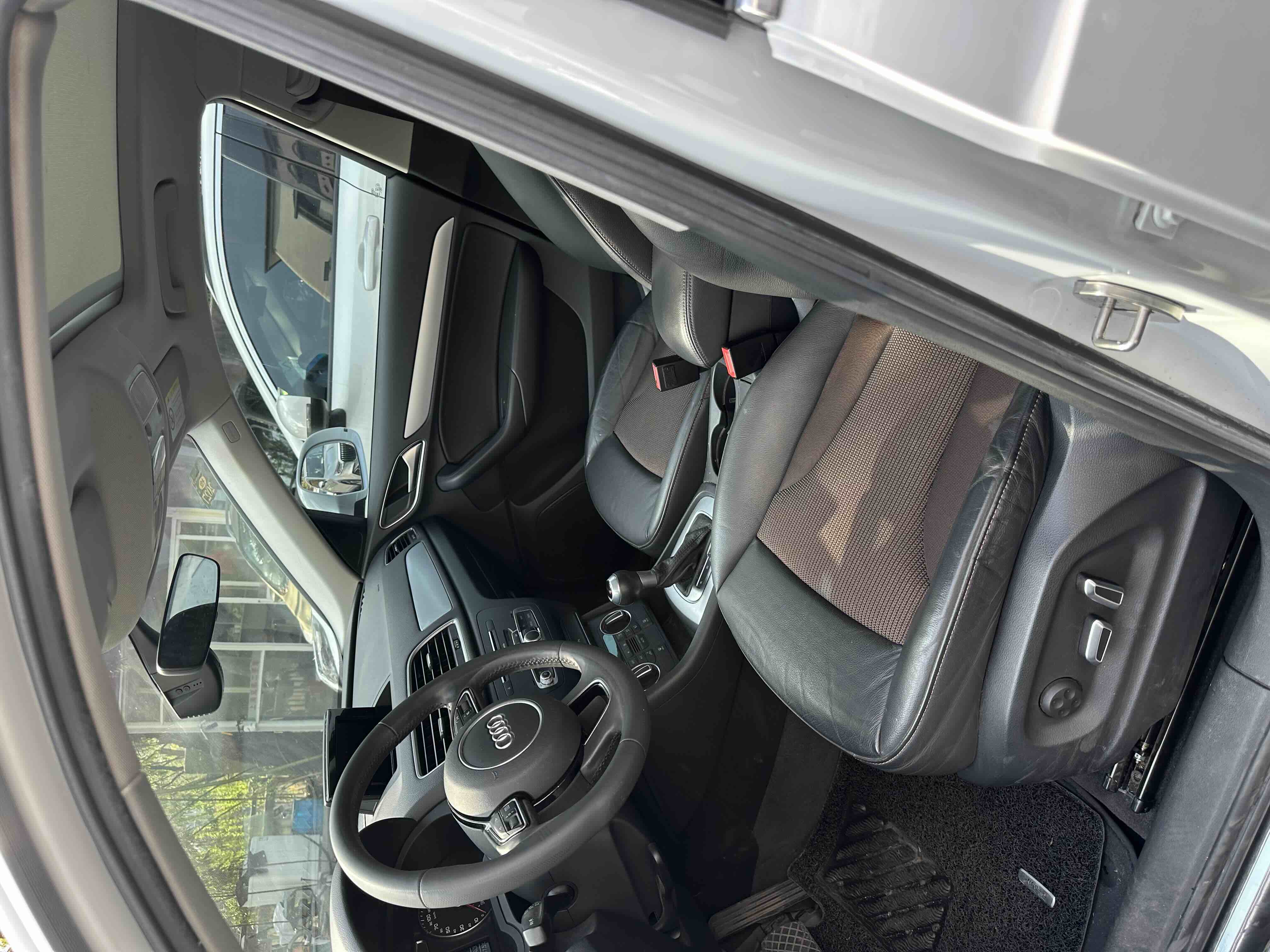 Audi Q3 2019 car image #6