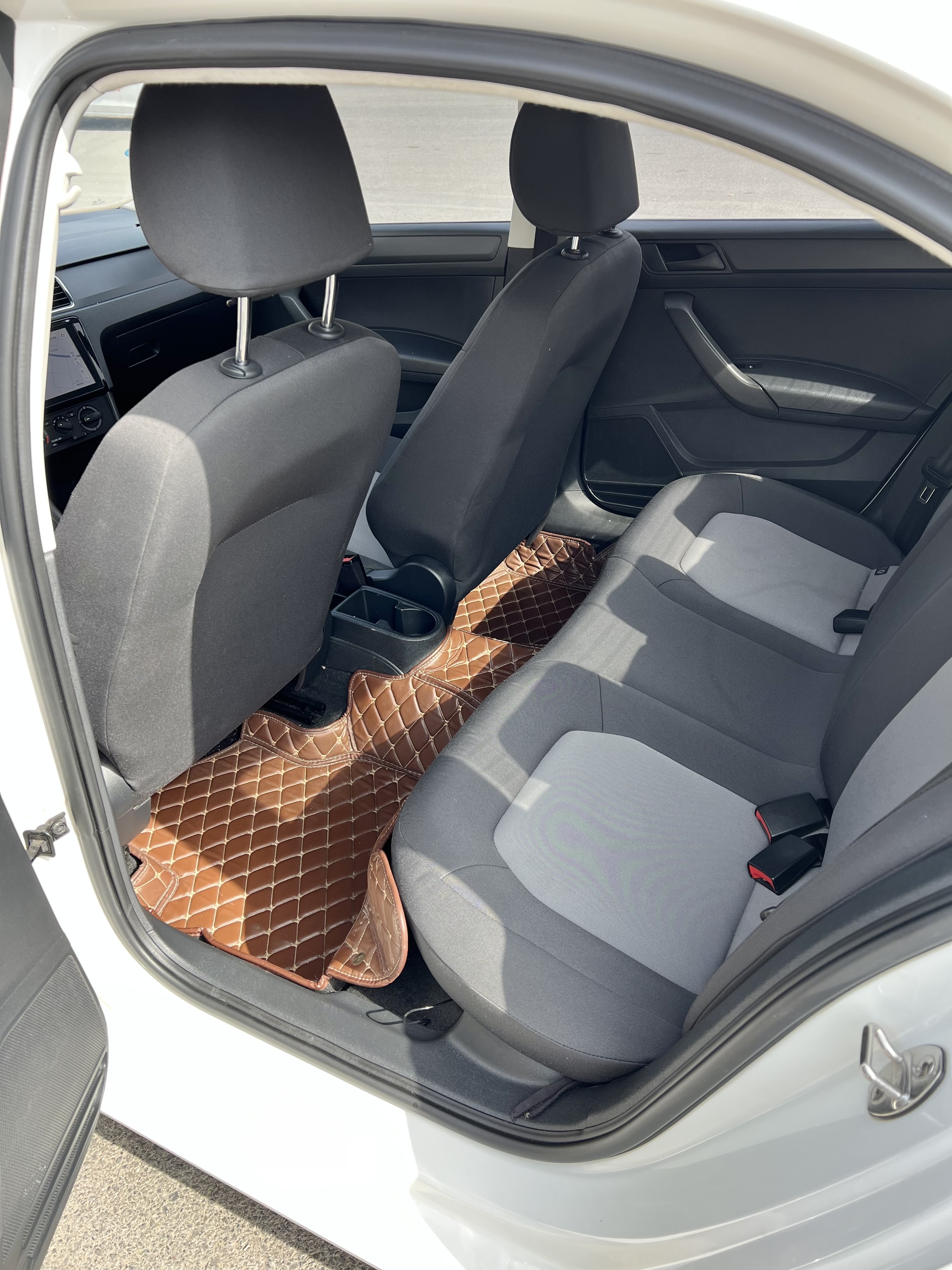 Skoda Rapid 2018 car image #6