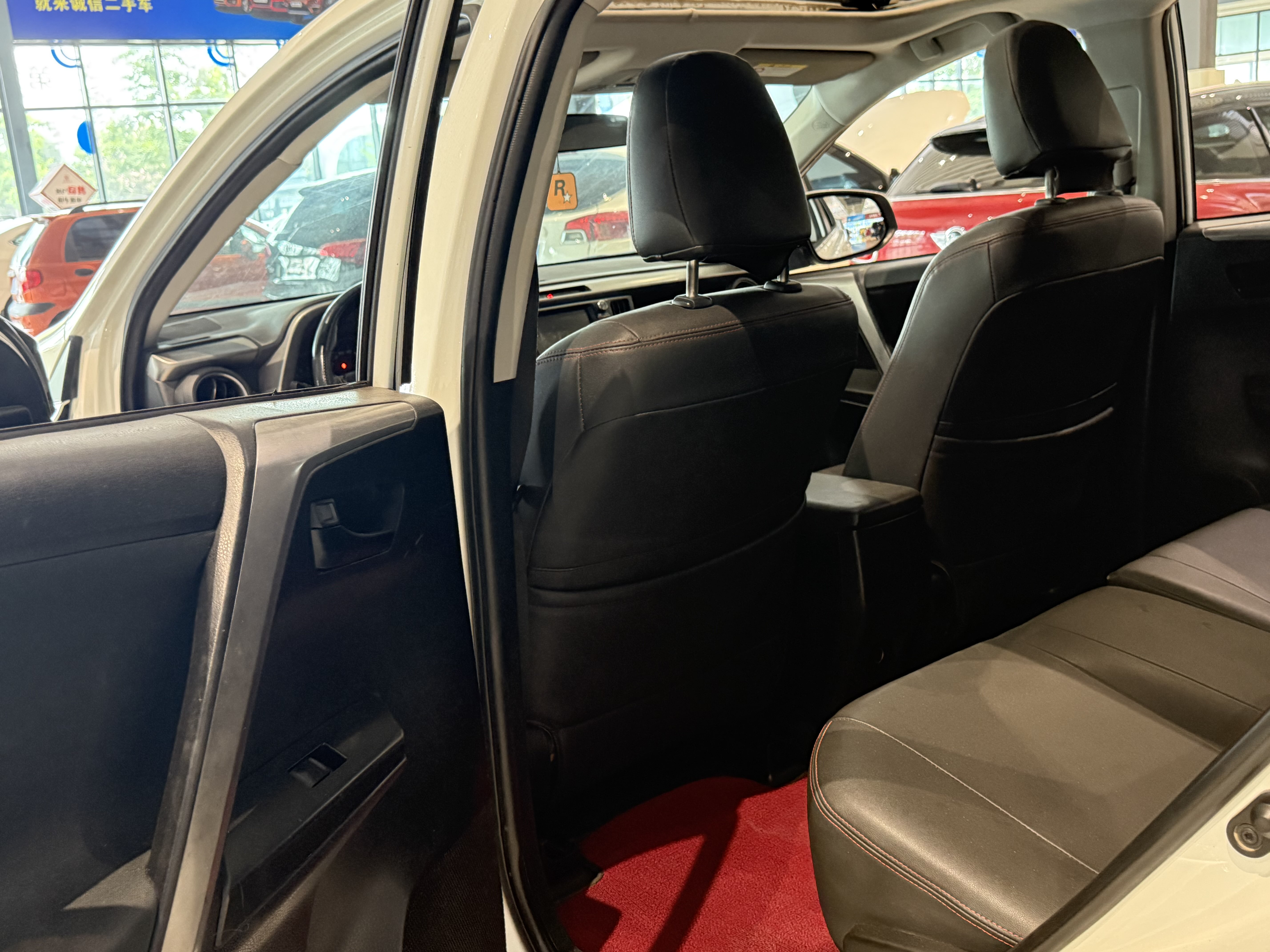 Toyota RAV4 2018 car image #6