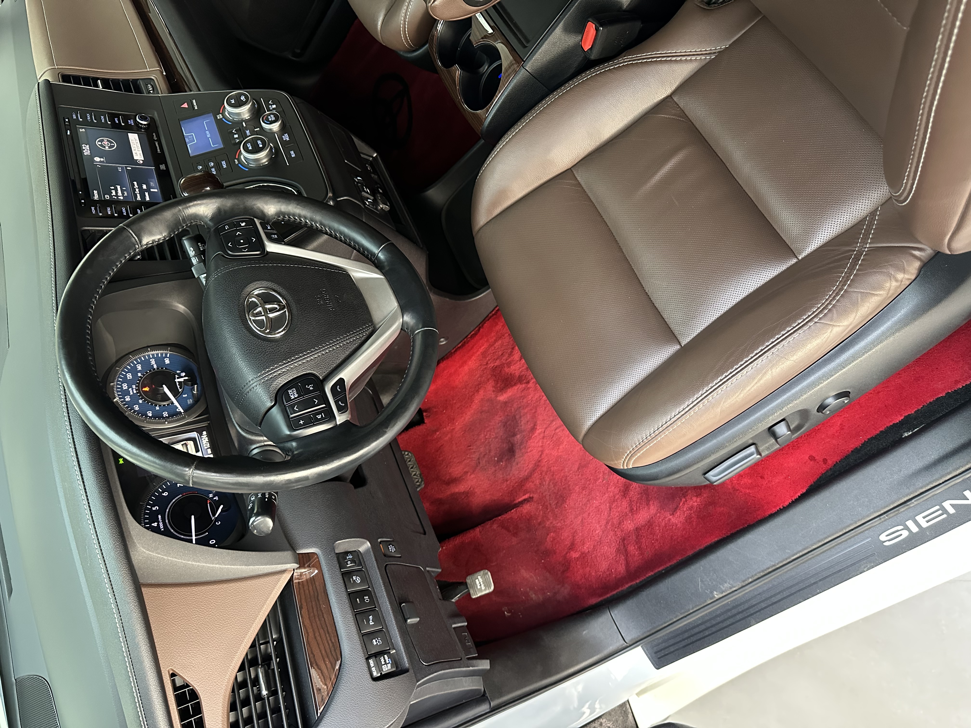 Toyota SIENNA 2018 car image #6