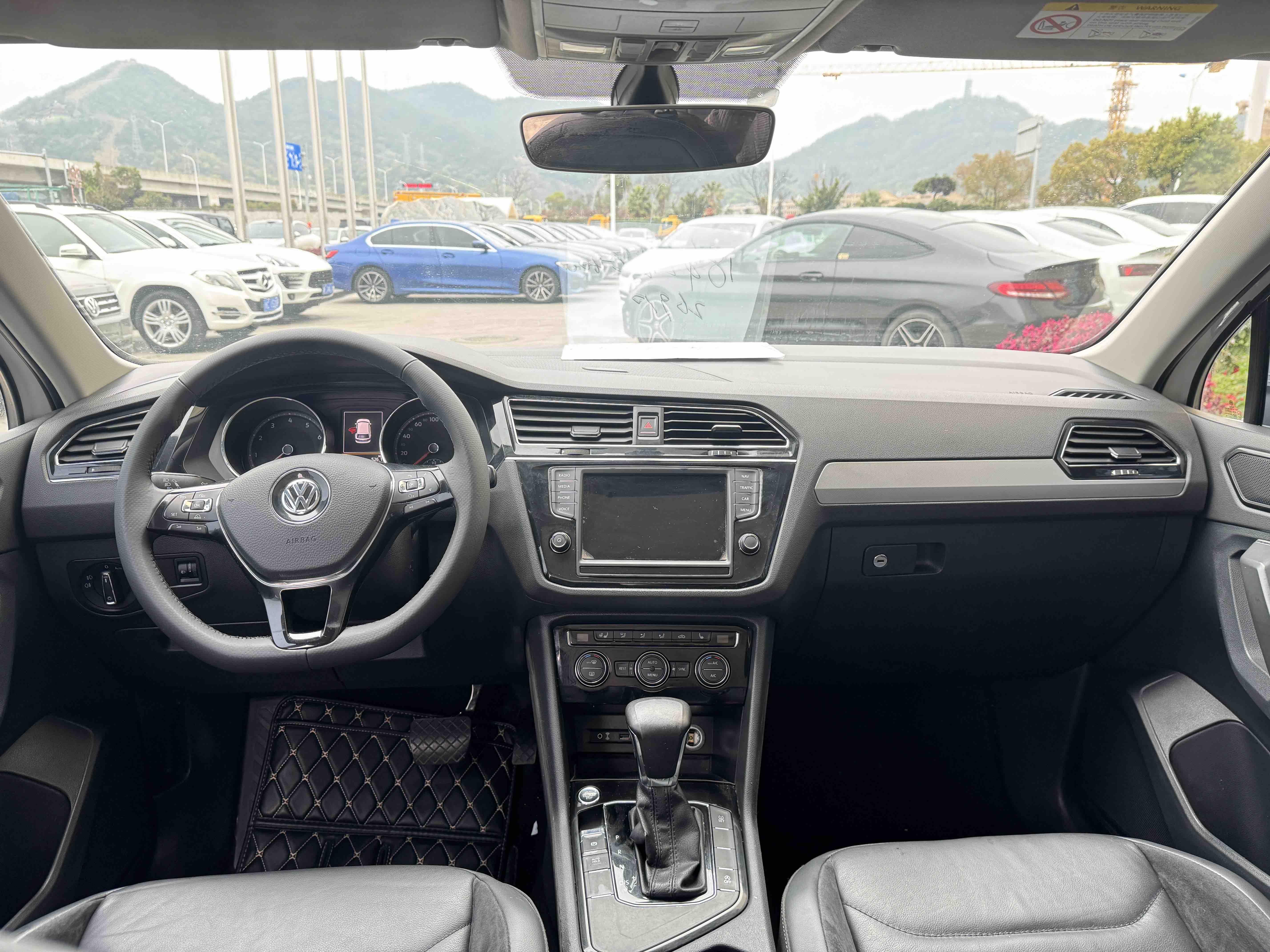 Volkswagen Tiguan L 2018 immagine di auto #6