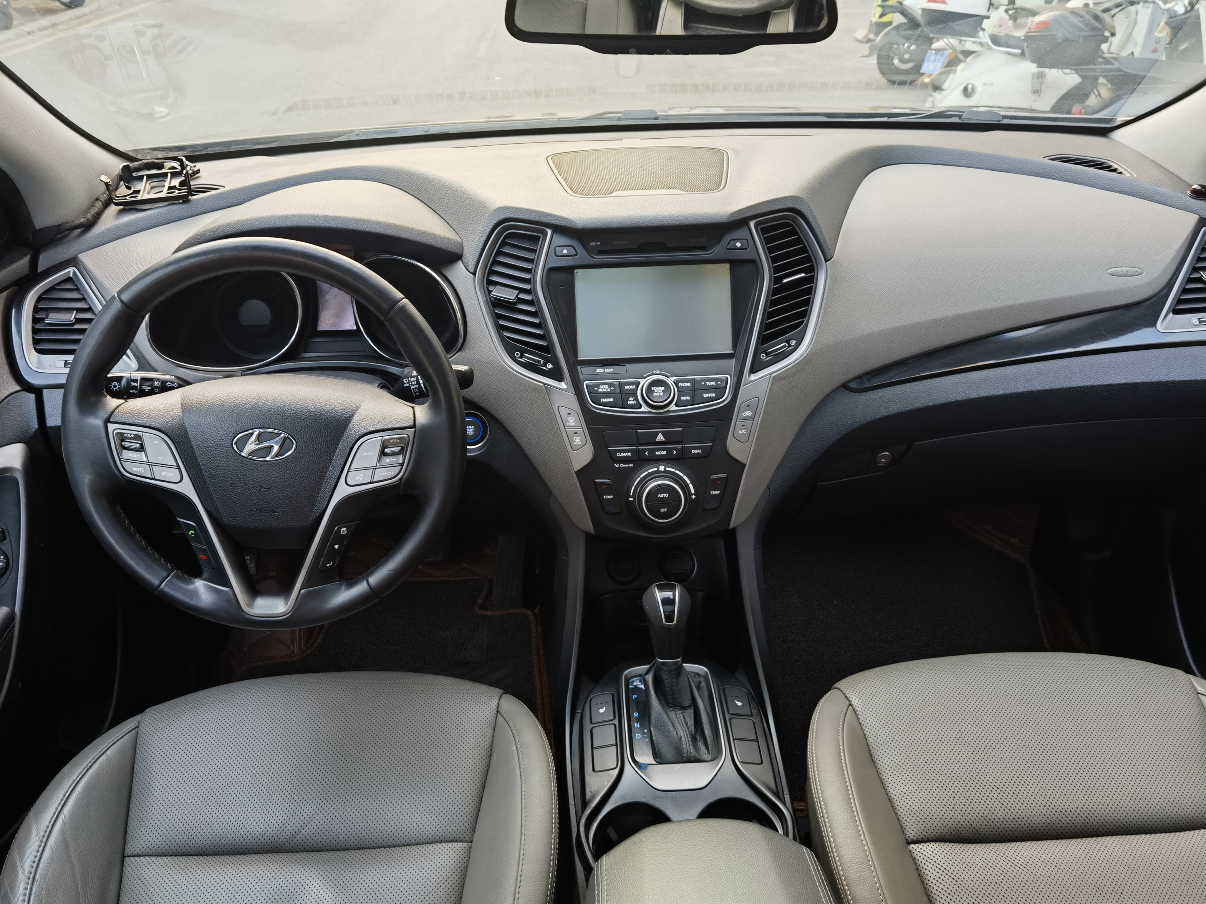 Hyundai Grand Santa Fe 2015 car image #6