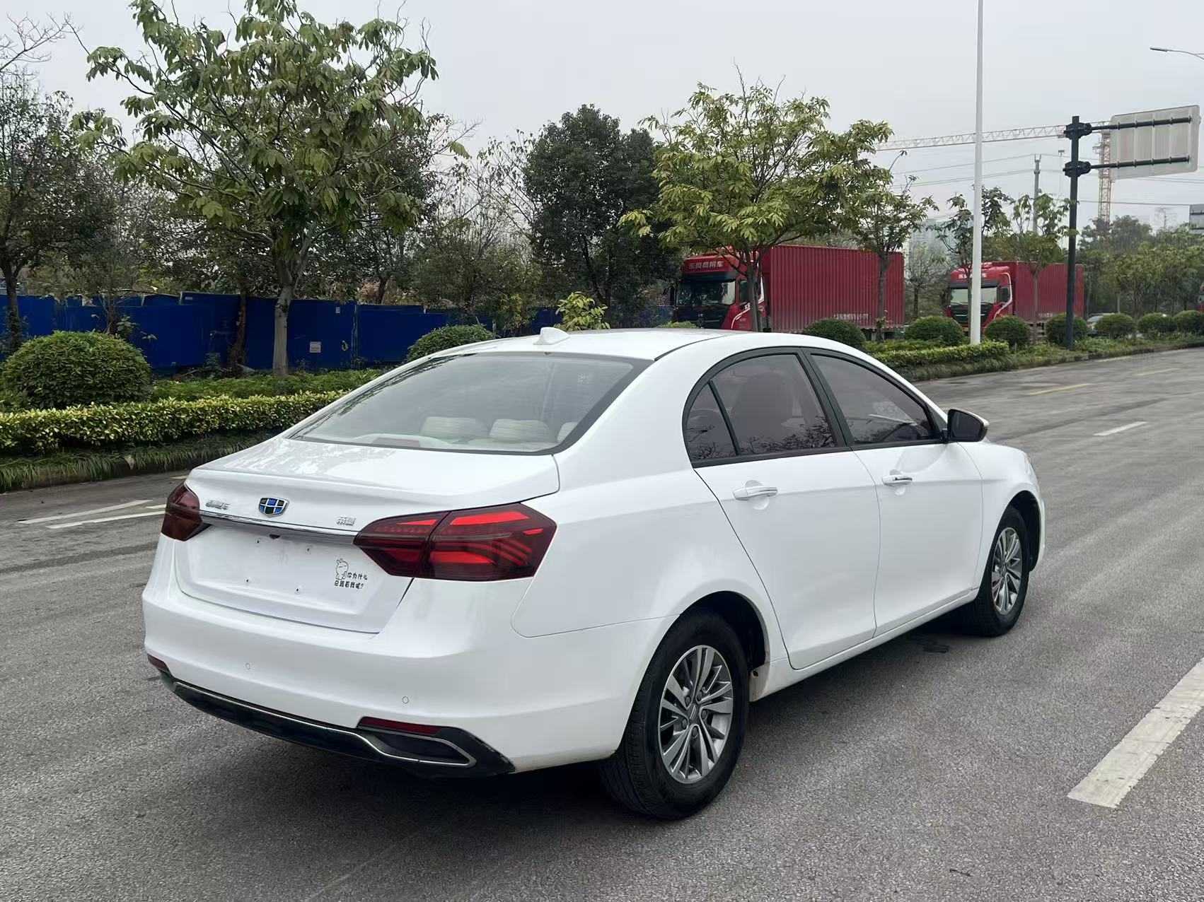 GEELY Emgrand 2018 car image #6