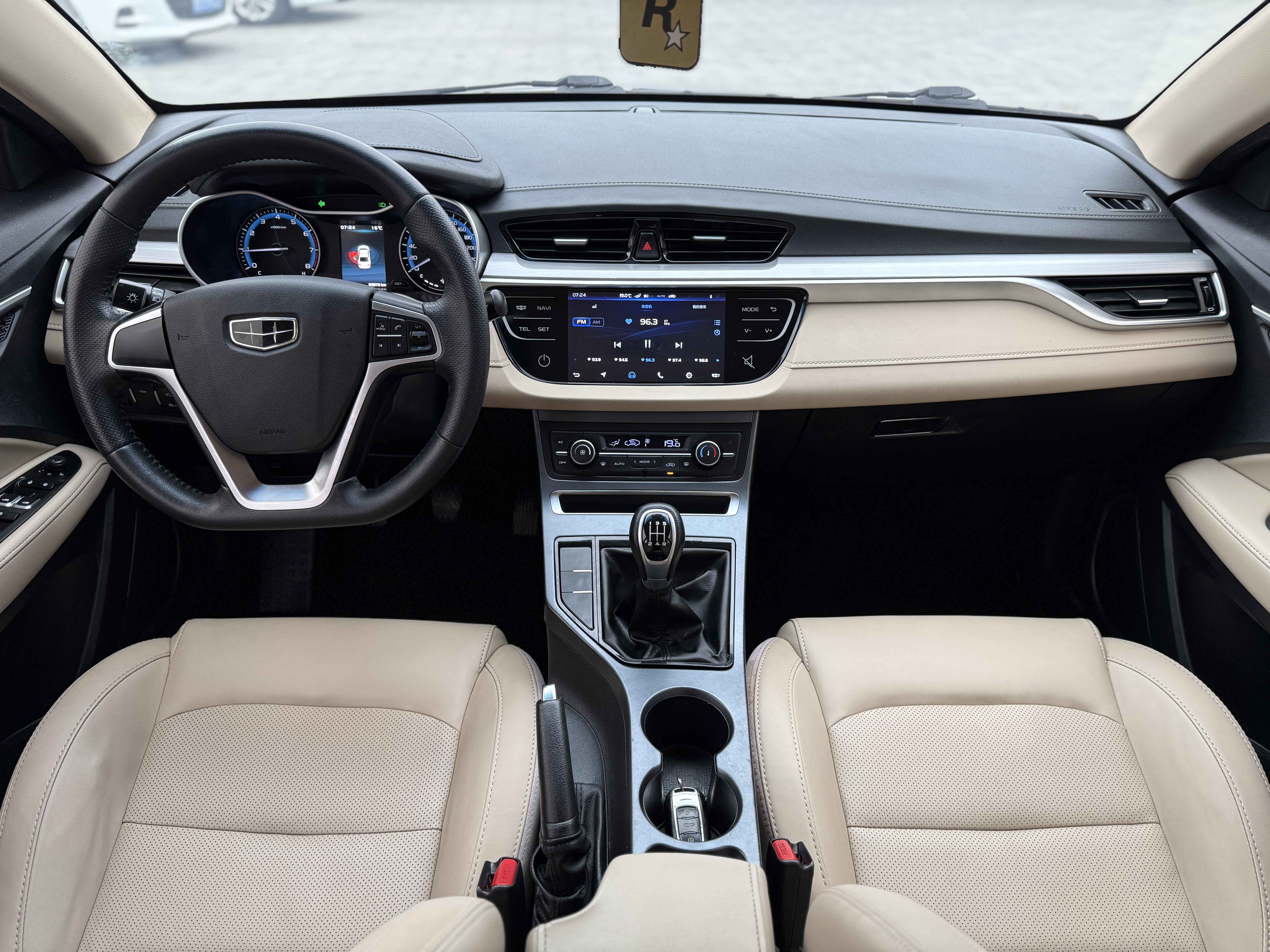 GEELY Emgrand 2019 #6 GEELY Emgrand 2019 car image #6