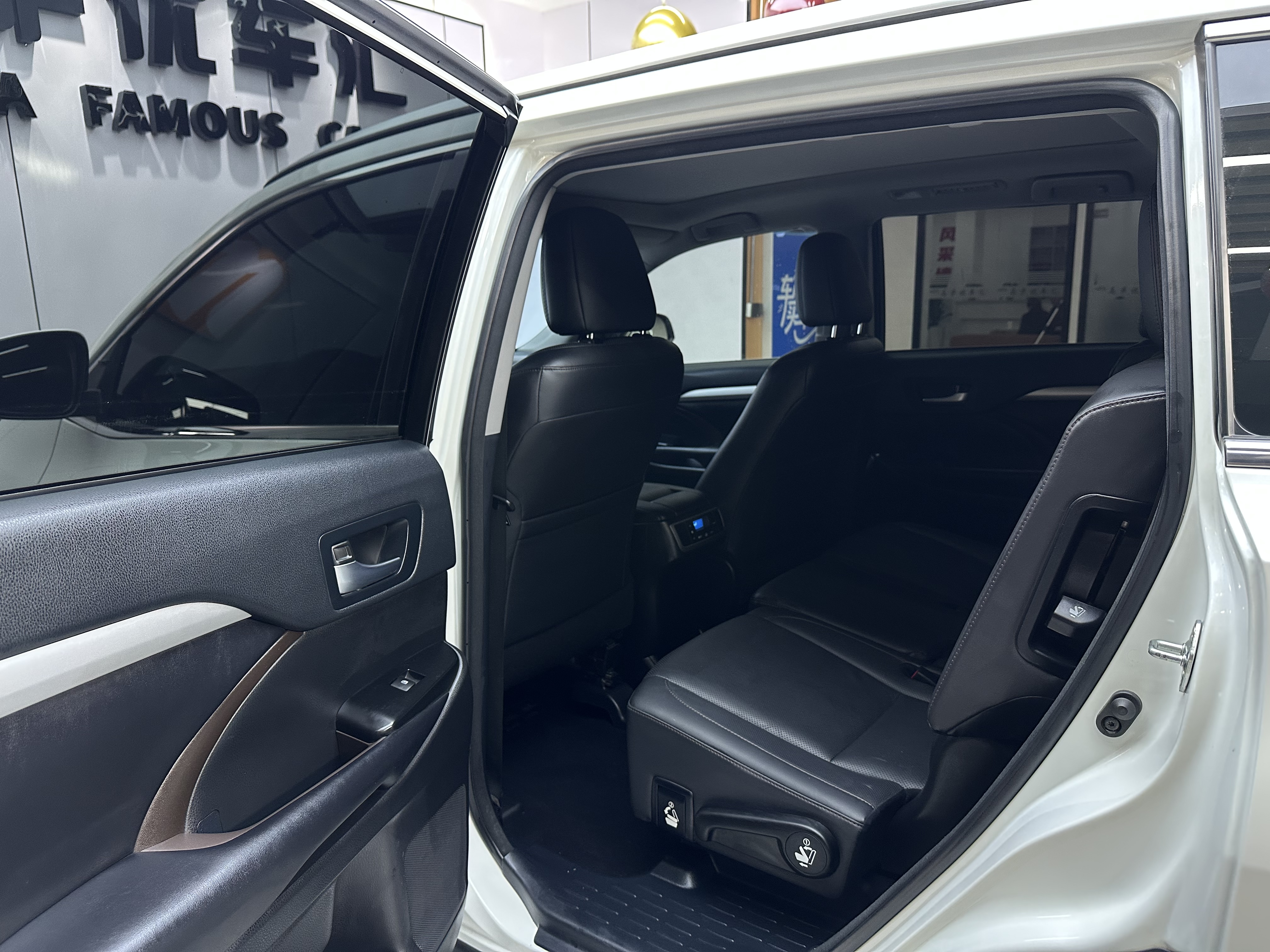 Toyota Highlander 2019 car image #6