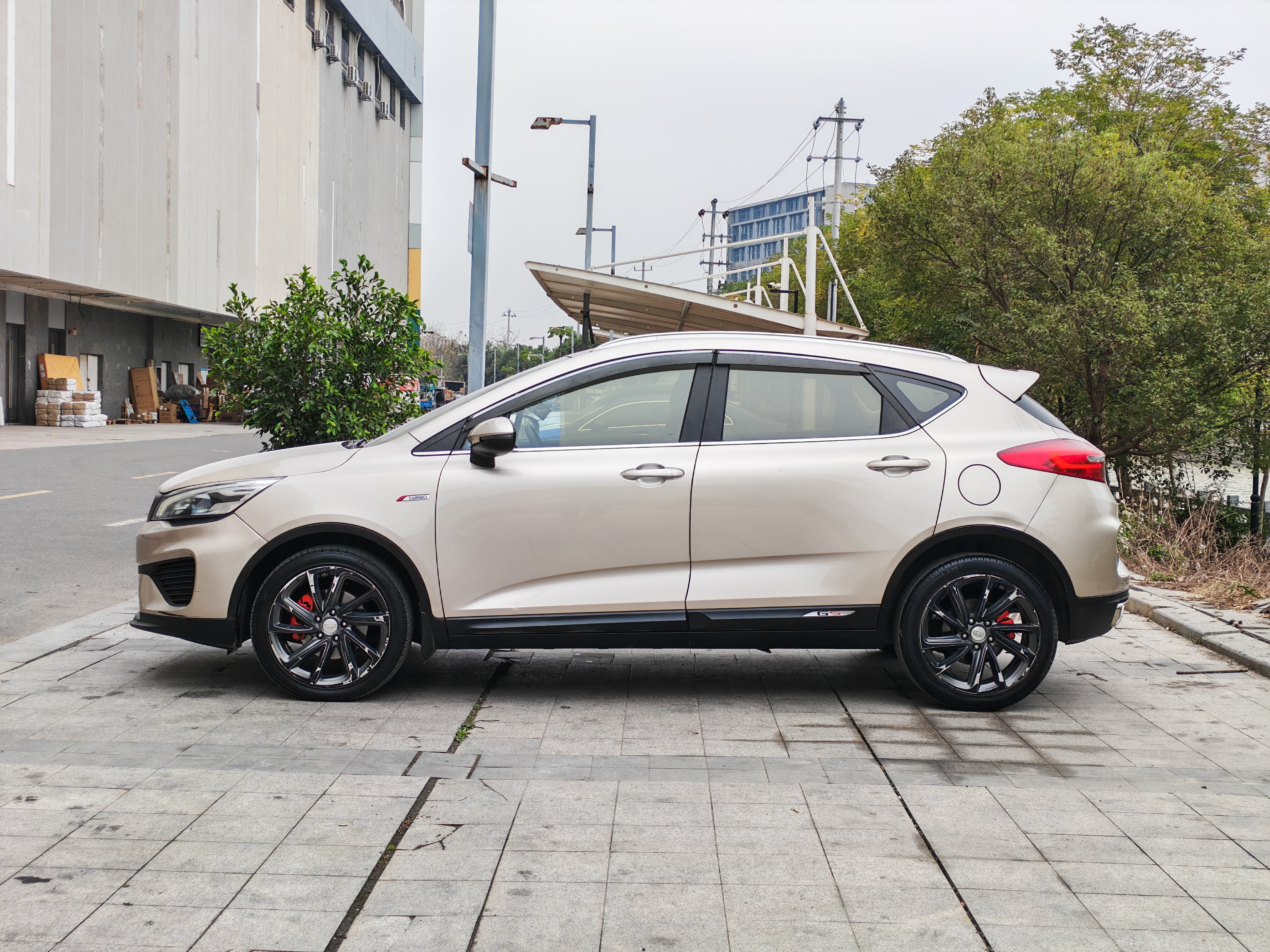 Emgrand GS 2018 #6 Emgrand GS 2018 car image #6