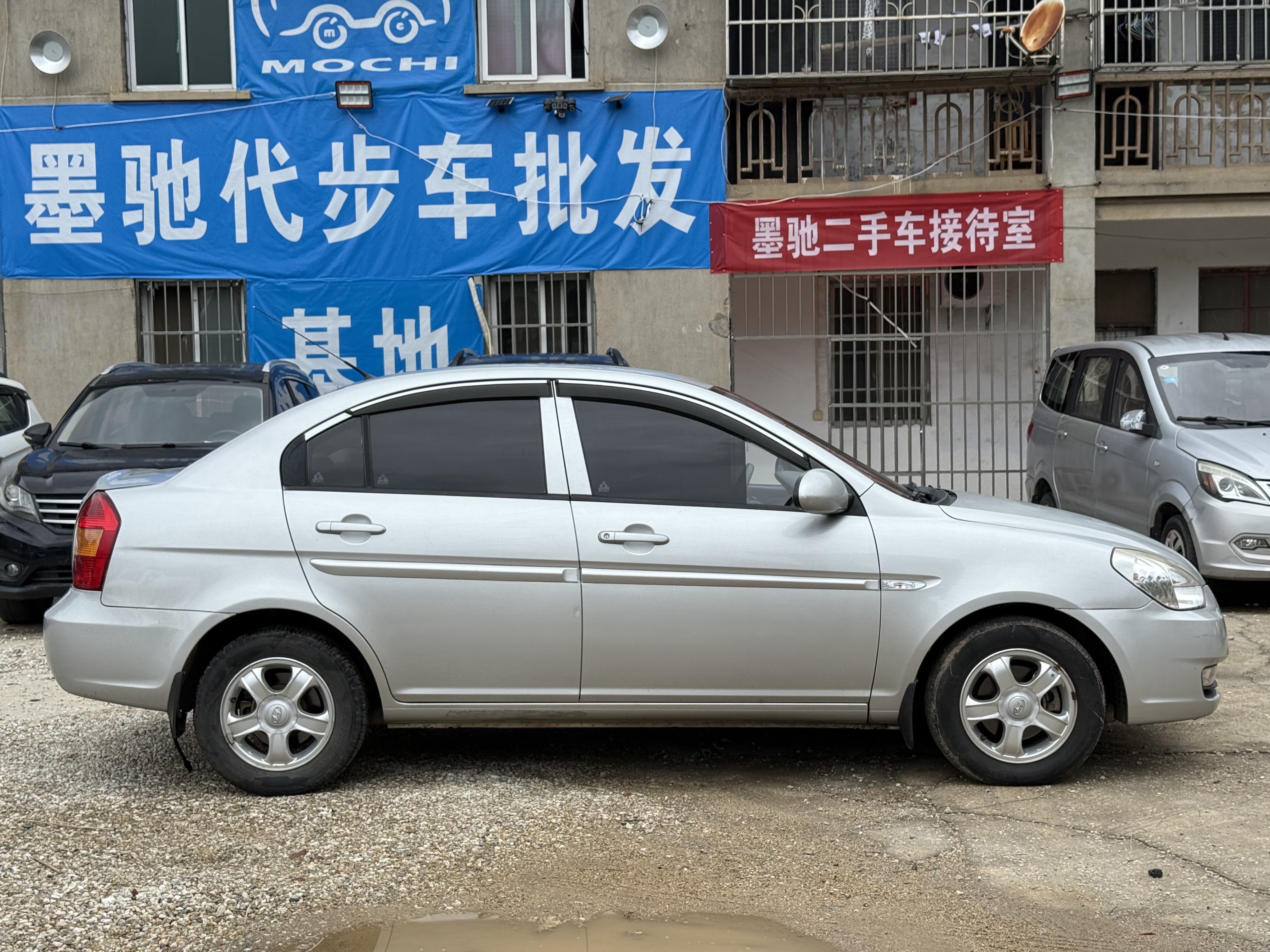 Hyundai Accent 2010 car image #6