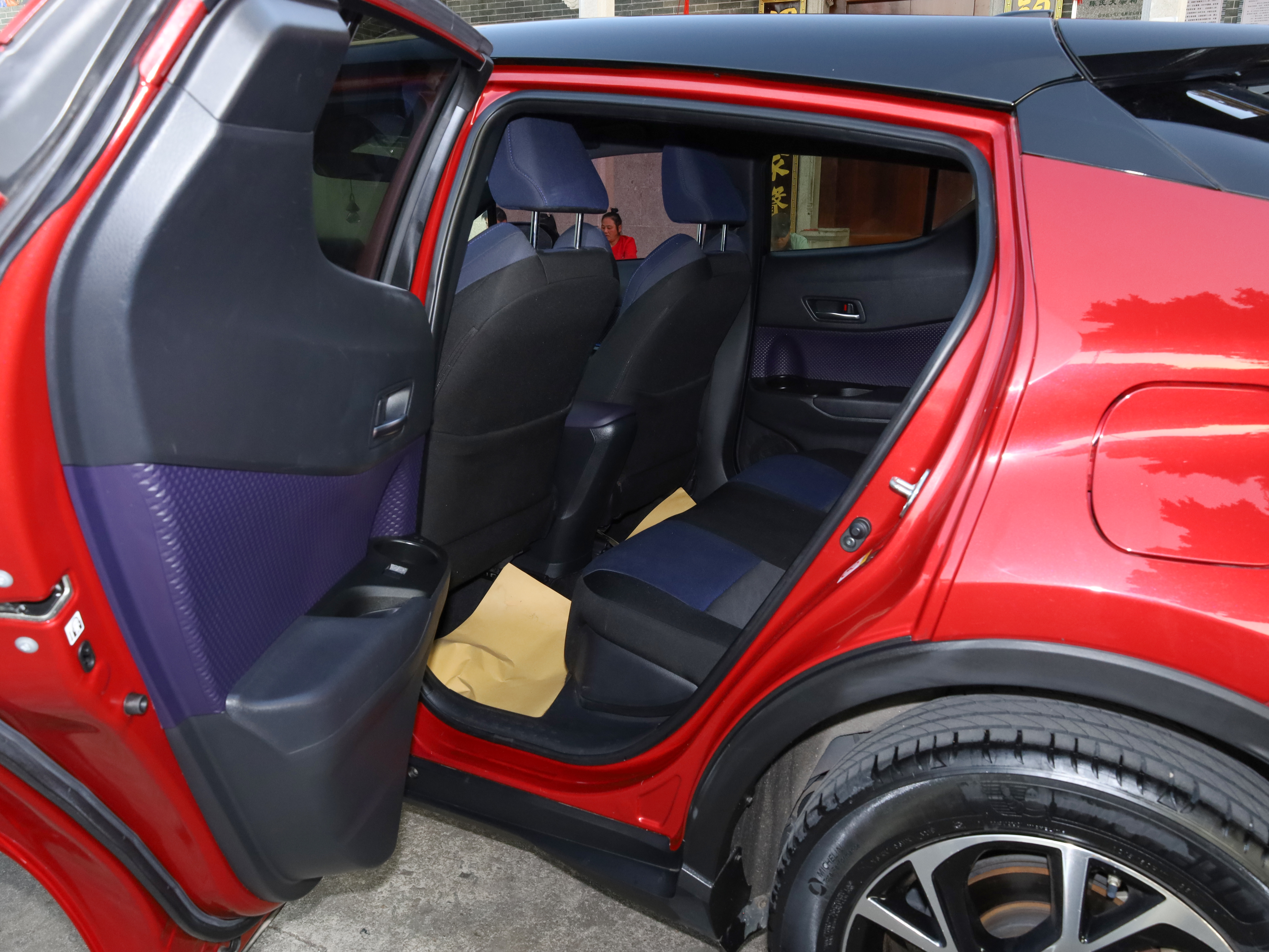 Toyota C-HR 2019 car image #6