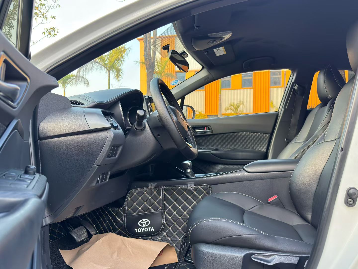 Toyota C-HR 2018 car image #6