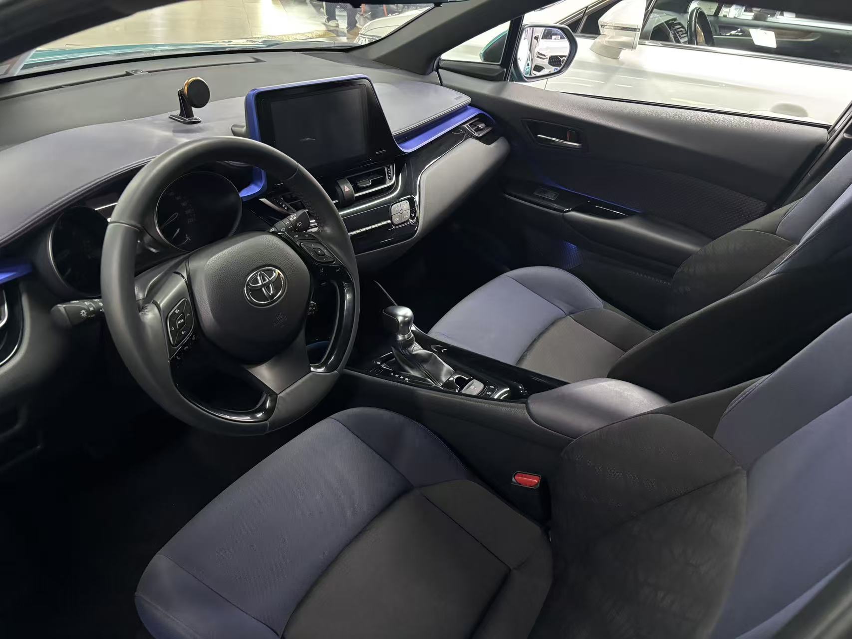 Toyota C-HR 2018 immagine di auto #6