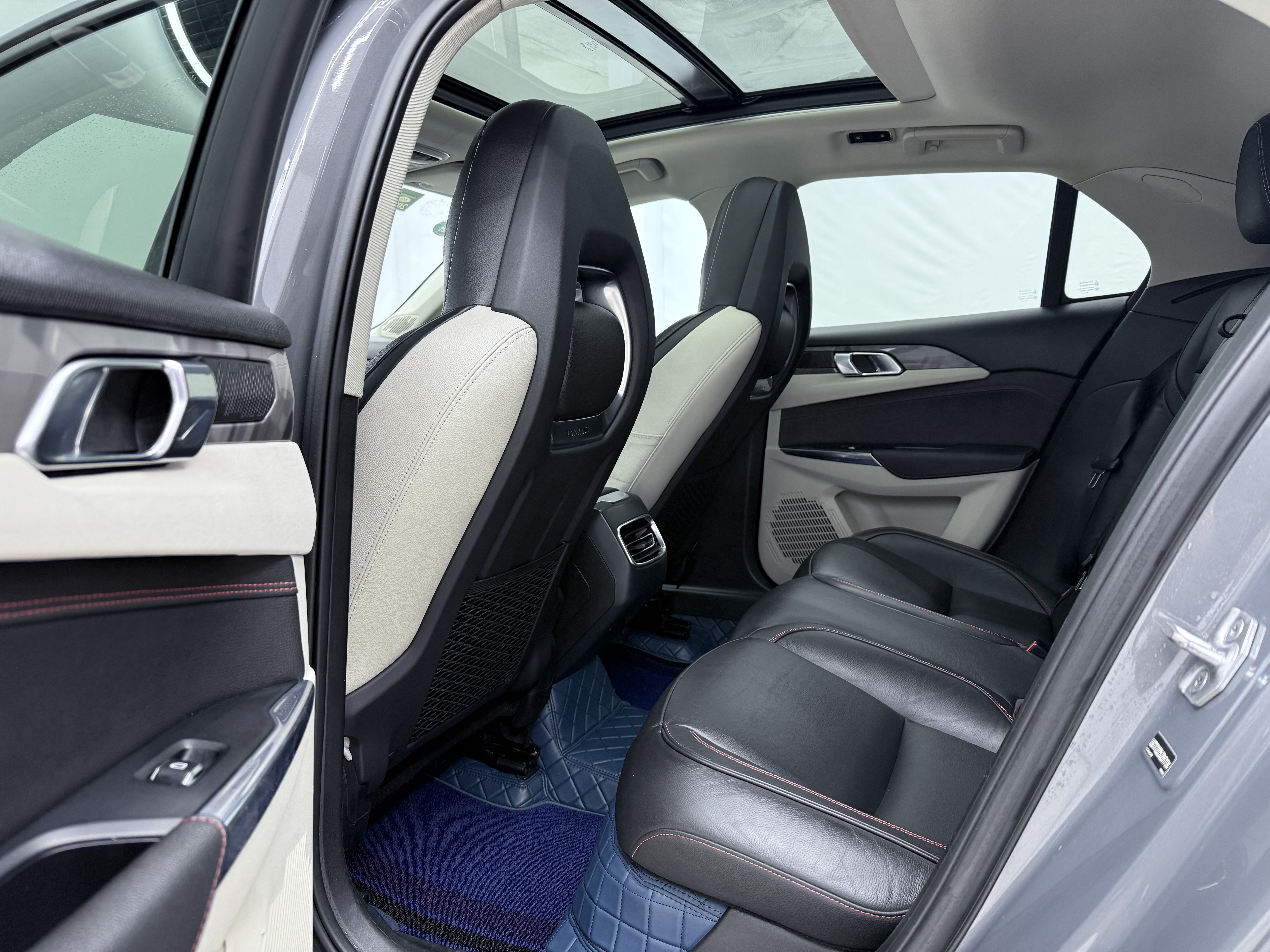 Lynk & Co 02 2019 #6 Lynk & Co 02 2019 car image #6