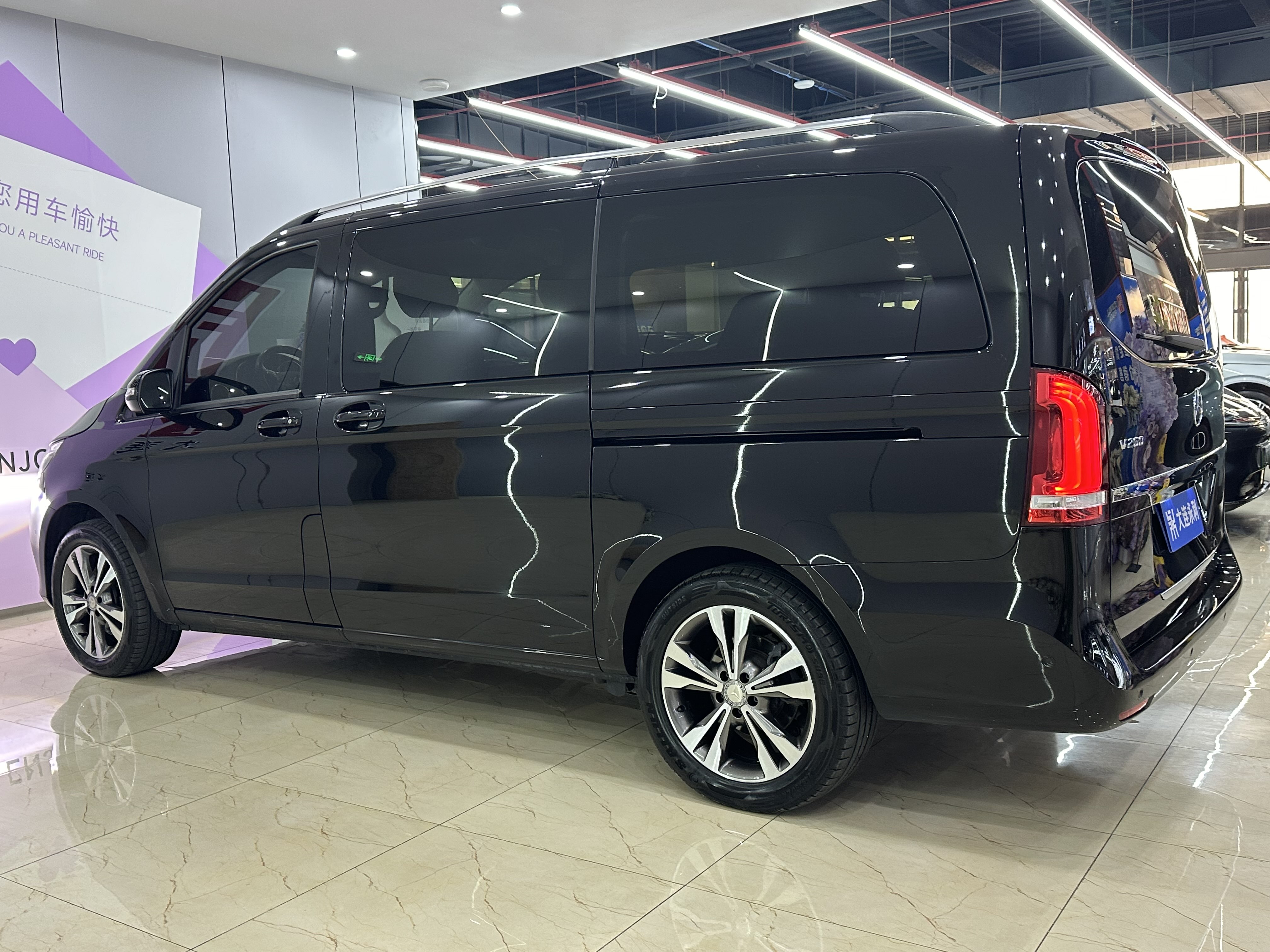 Mercedes-Benz V Class 2018 car image #6