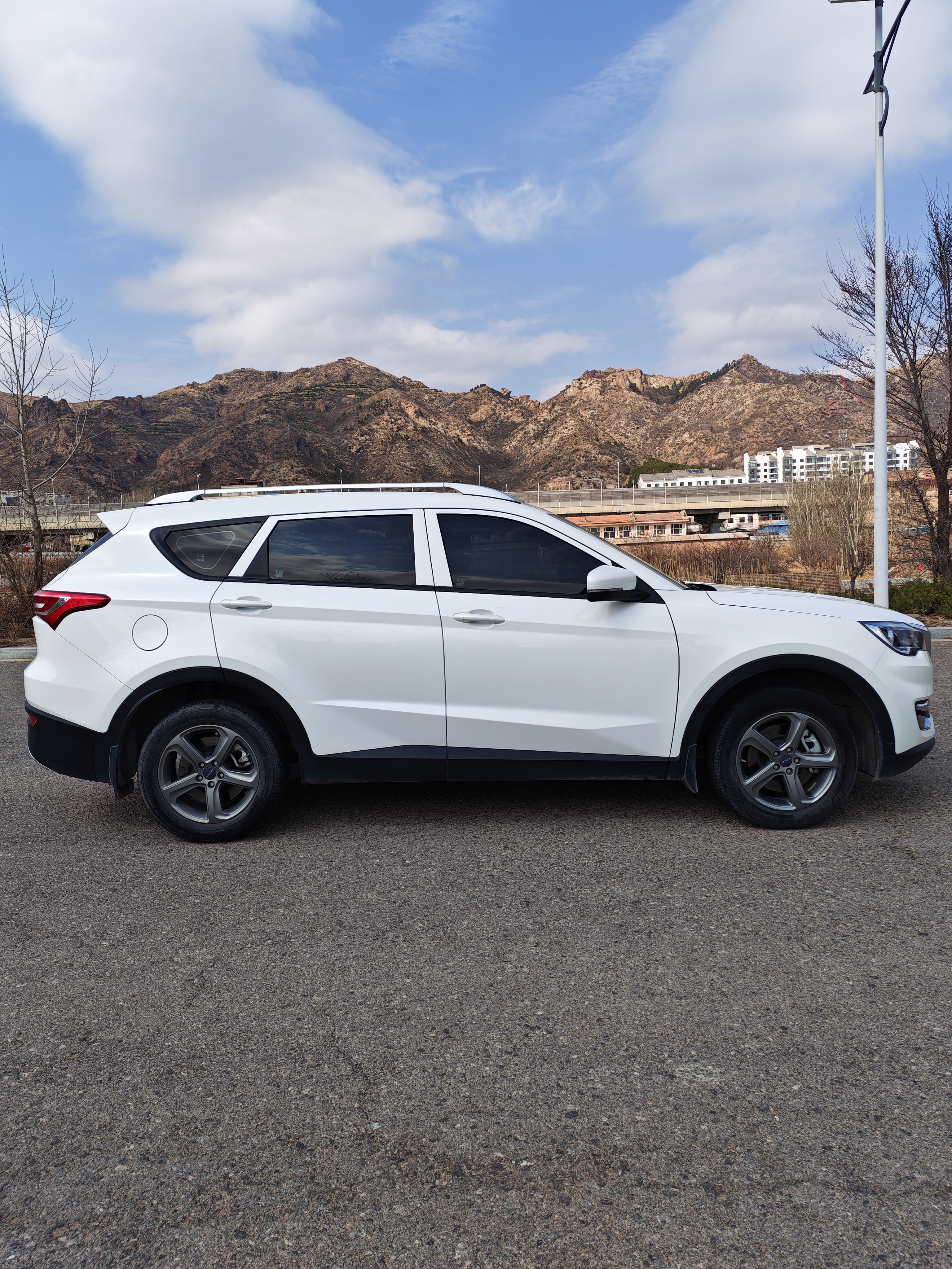 X70 2019 car image #6