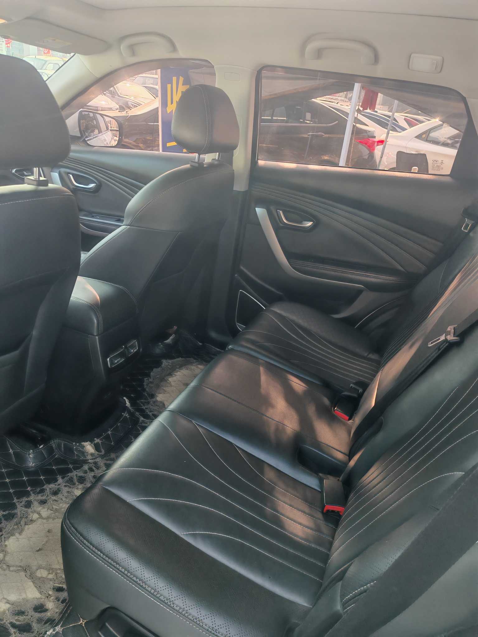 X70 2018 car image #6