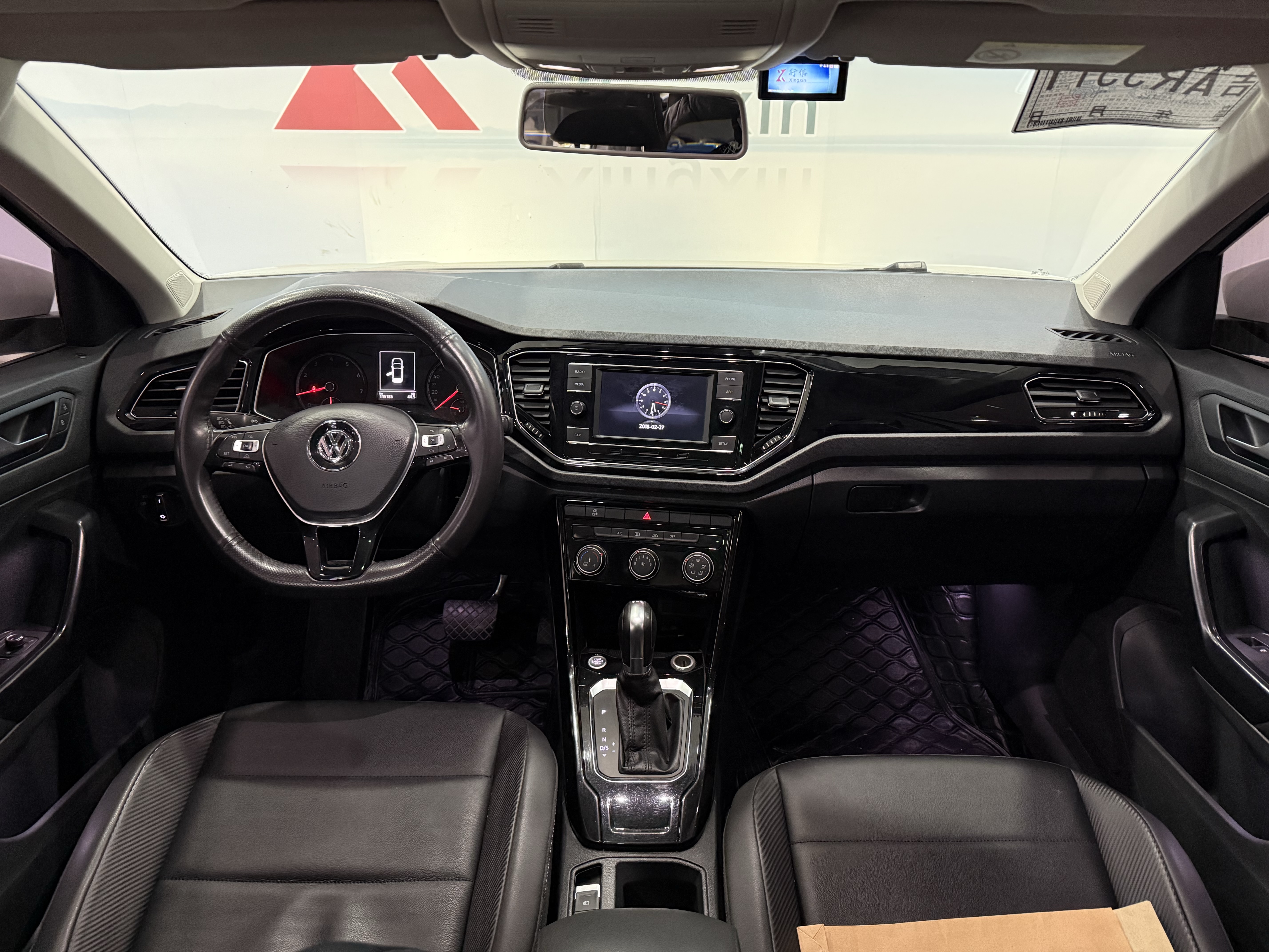 Volkswagen T-Roc 2018 car image #6