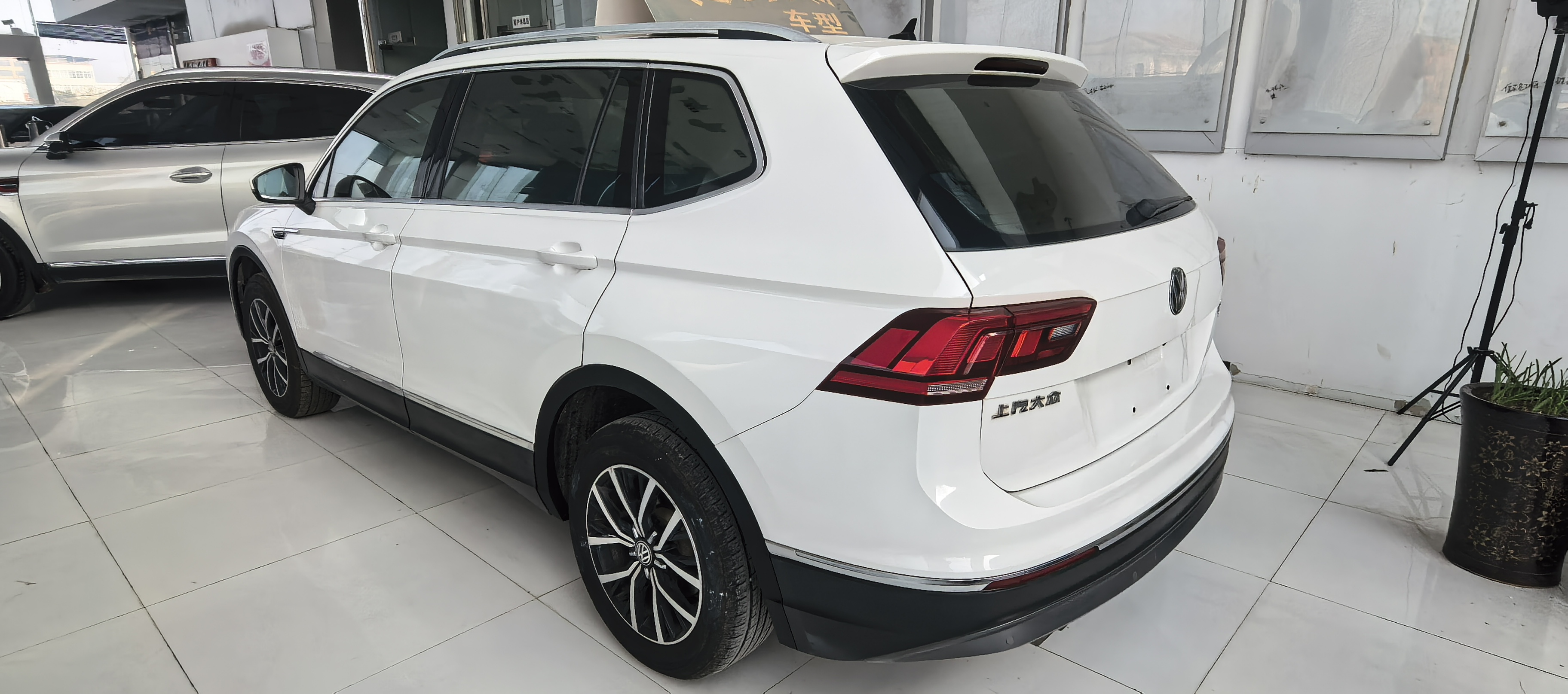Volkswagen Tiguan L 2017 car image #6