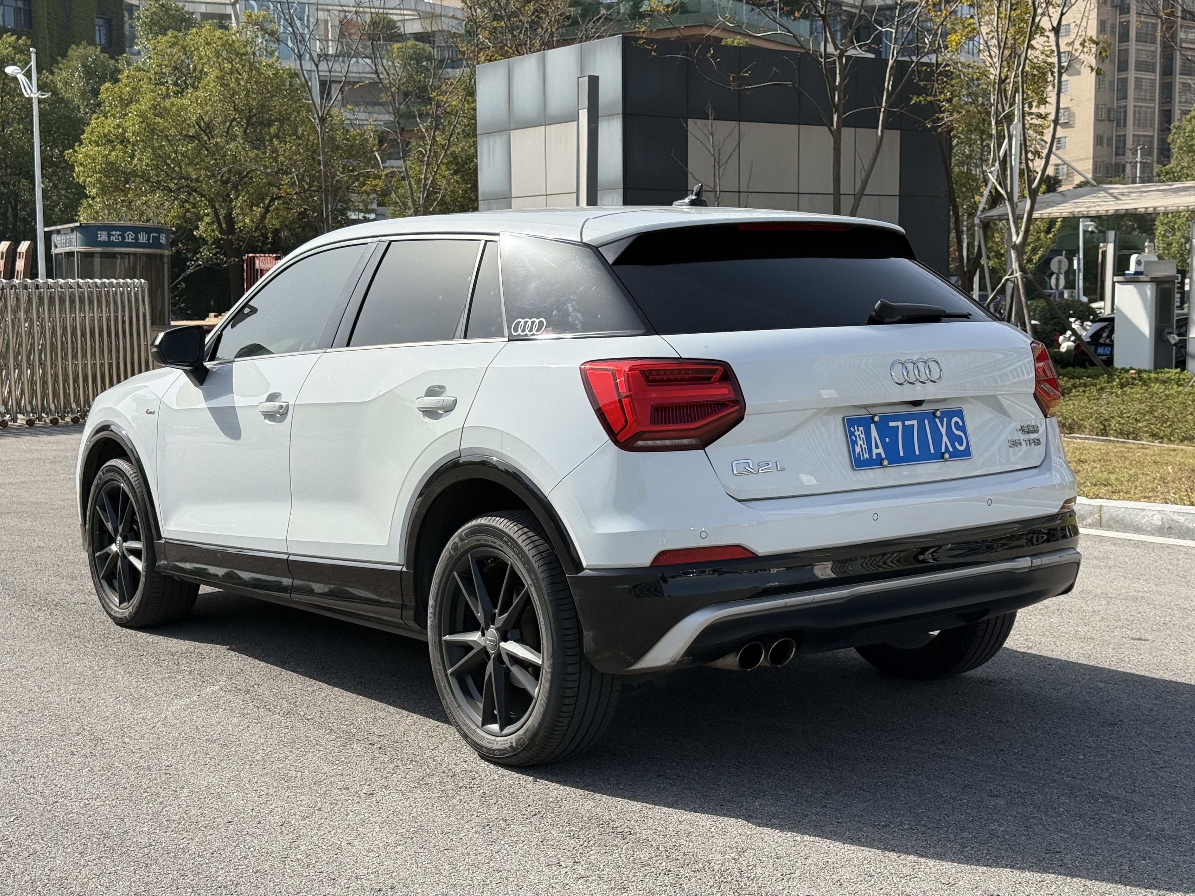 Audi Q2L 2019 #6 Audi Q2L 2019 car image #6