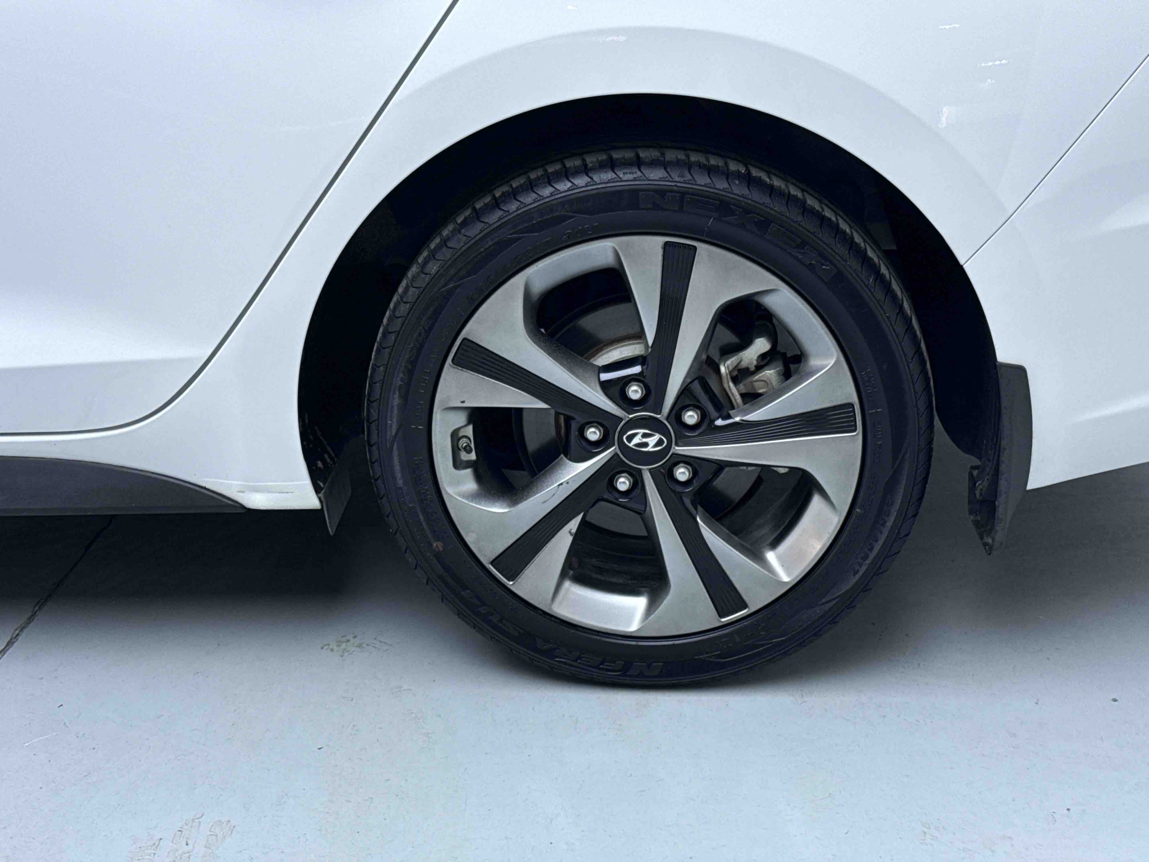 Hyundai Lafesta 2021 #6 Hyundai Lafesta 2021 car image #6