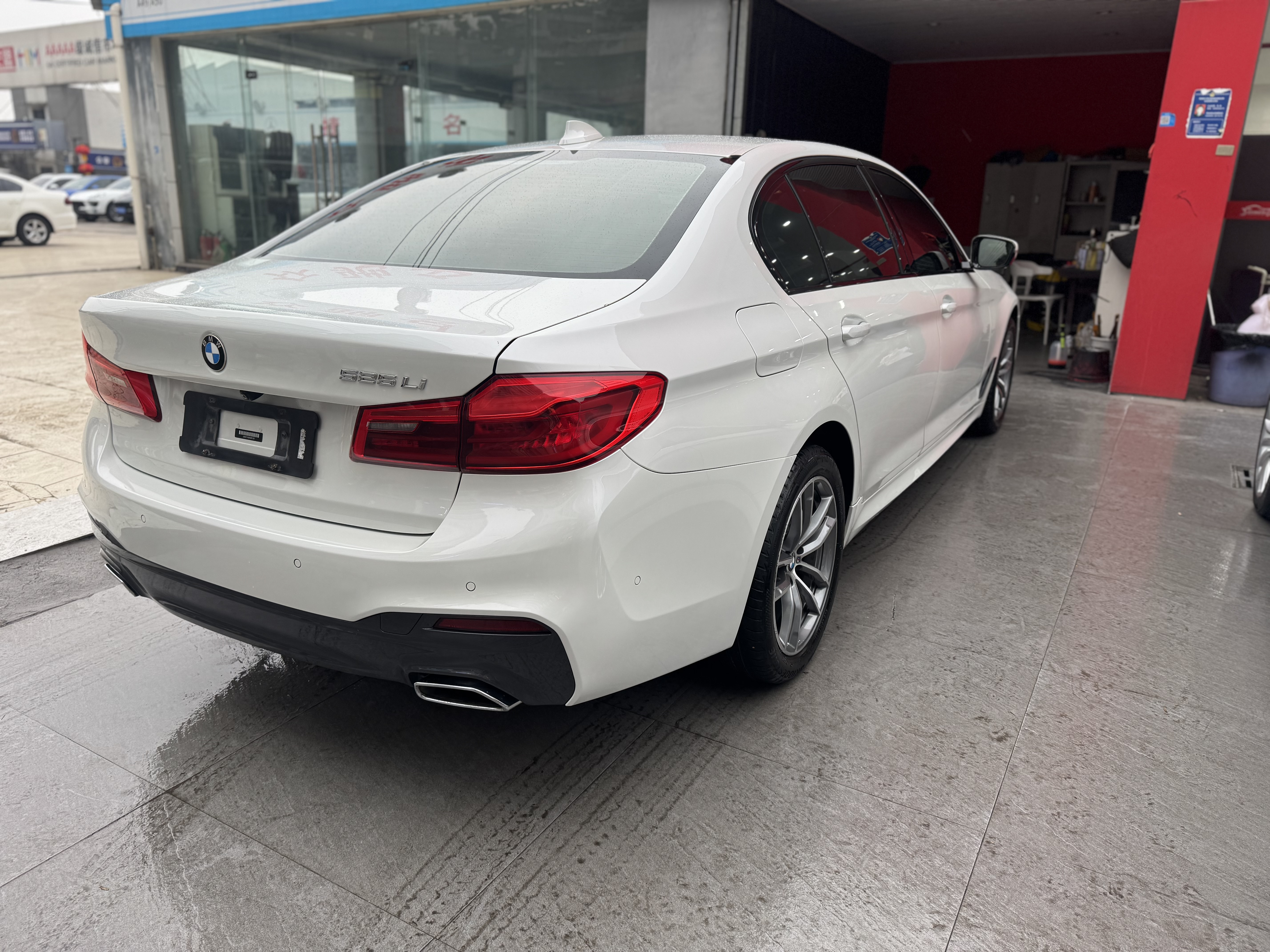 BMW 5 Series 2019 car image #6