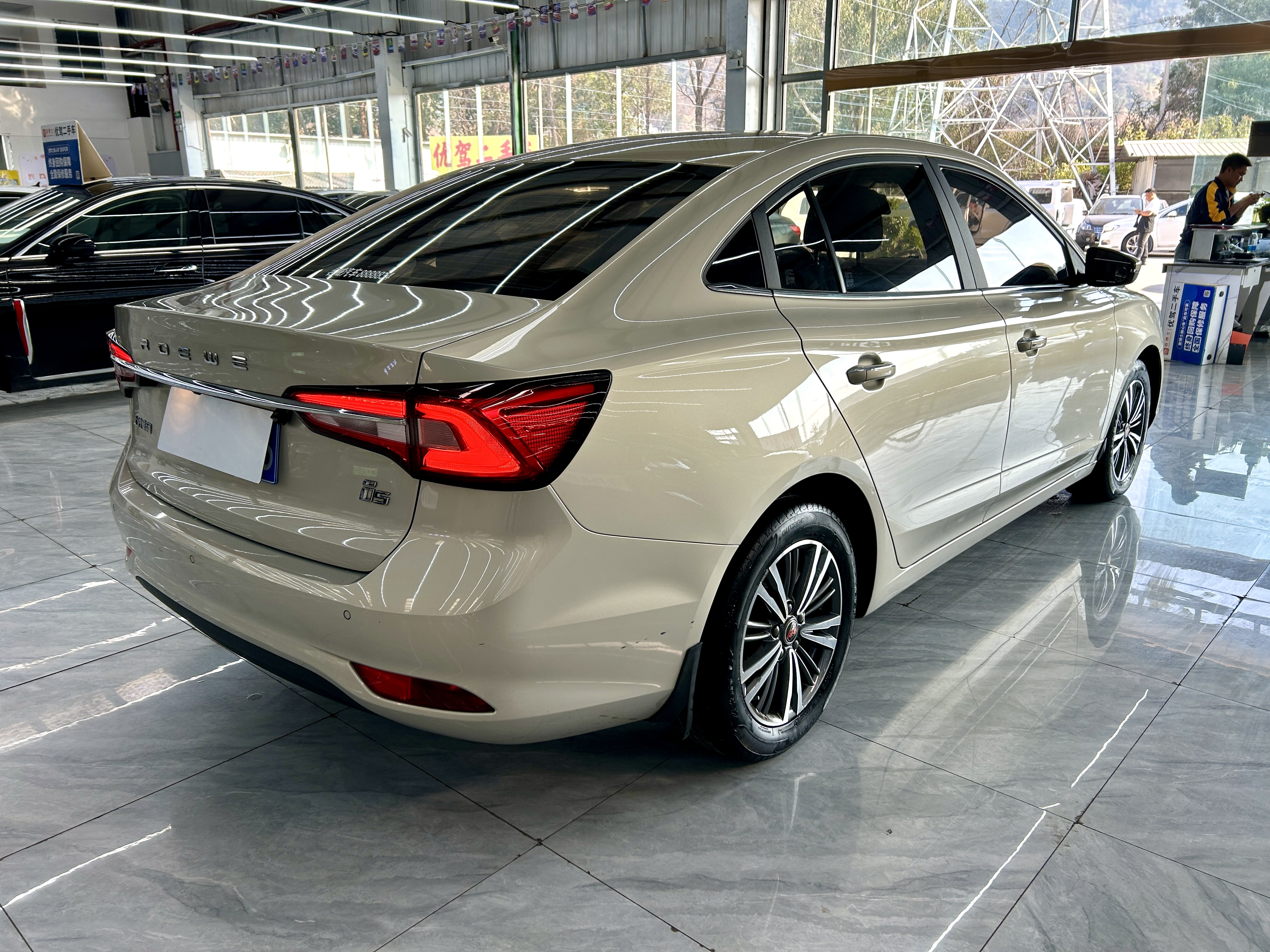 Roewe i5 2019 #6 Roewe i5 2019 car image #6