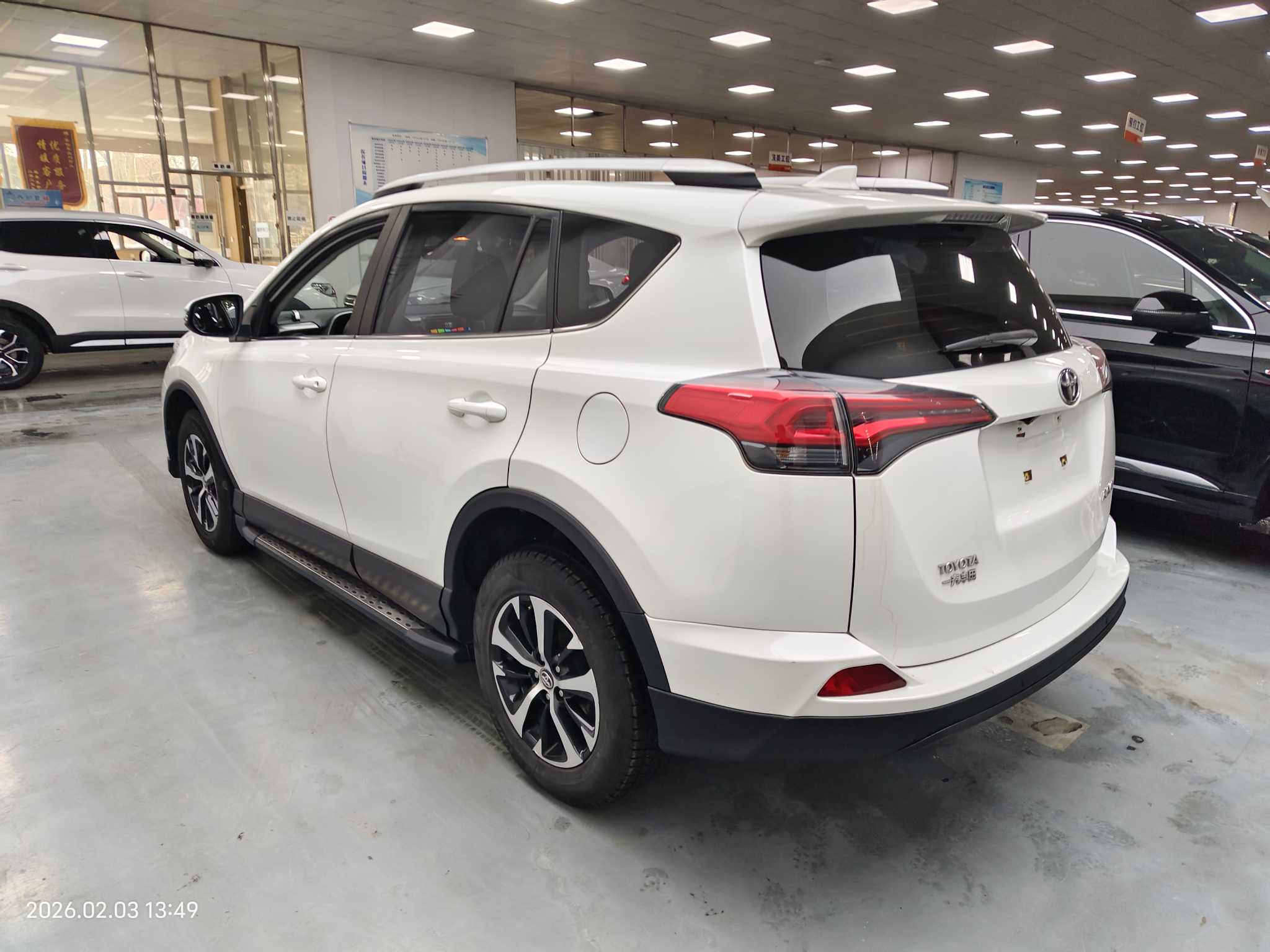 Toyota RAV4 2019 car image #6