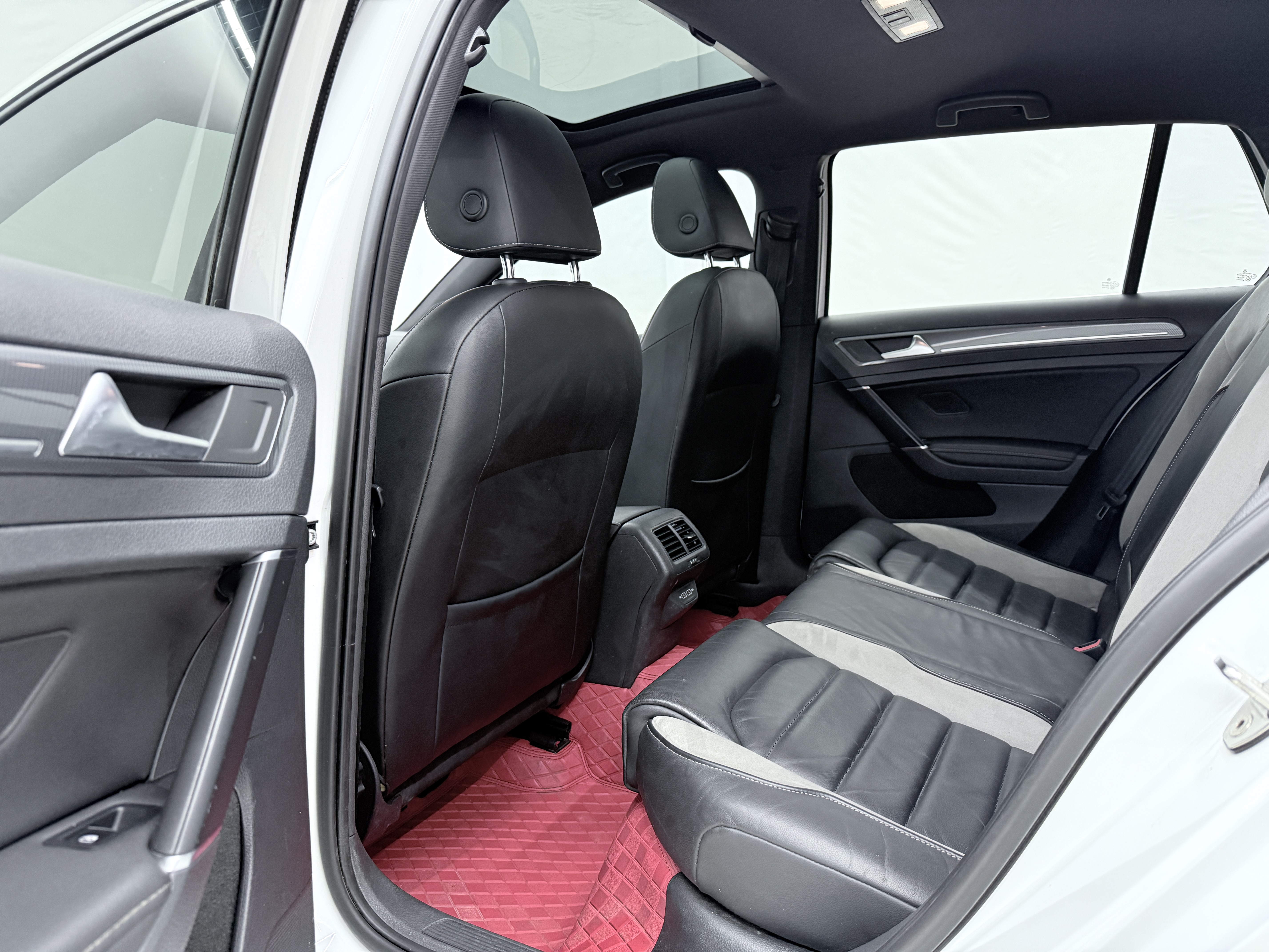 Volkswagen Golf 2019 изображение автомобиля #6