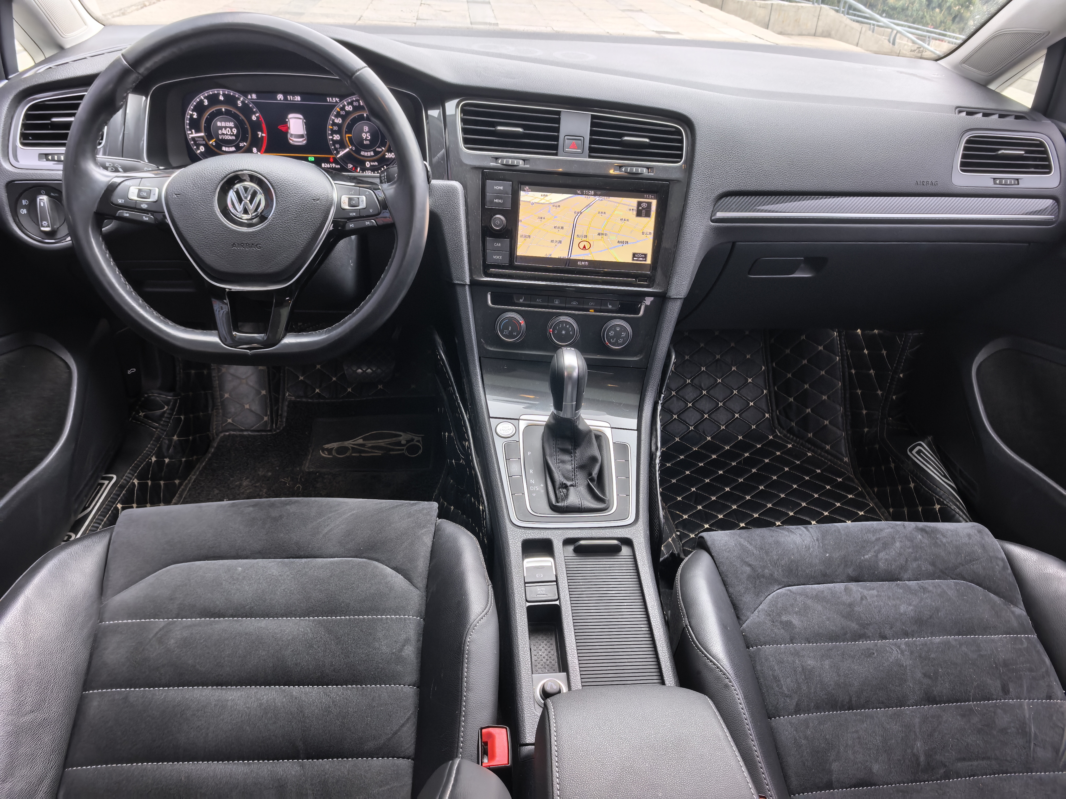 Volkswagen Golf 2019 car image #6