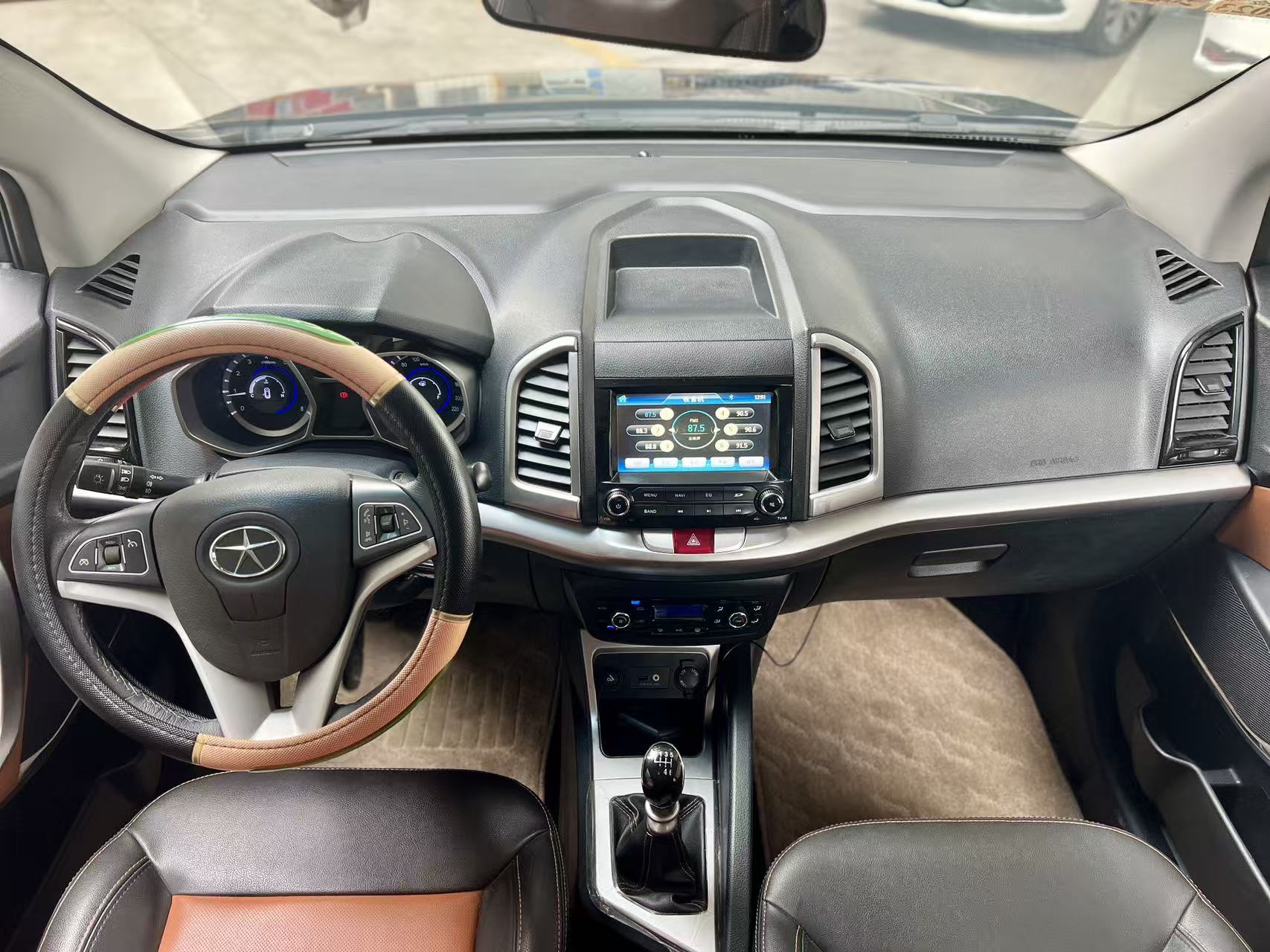 JAC 2015 car image #6
