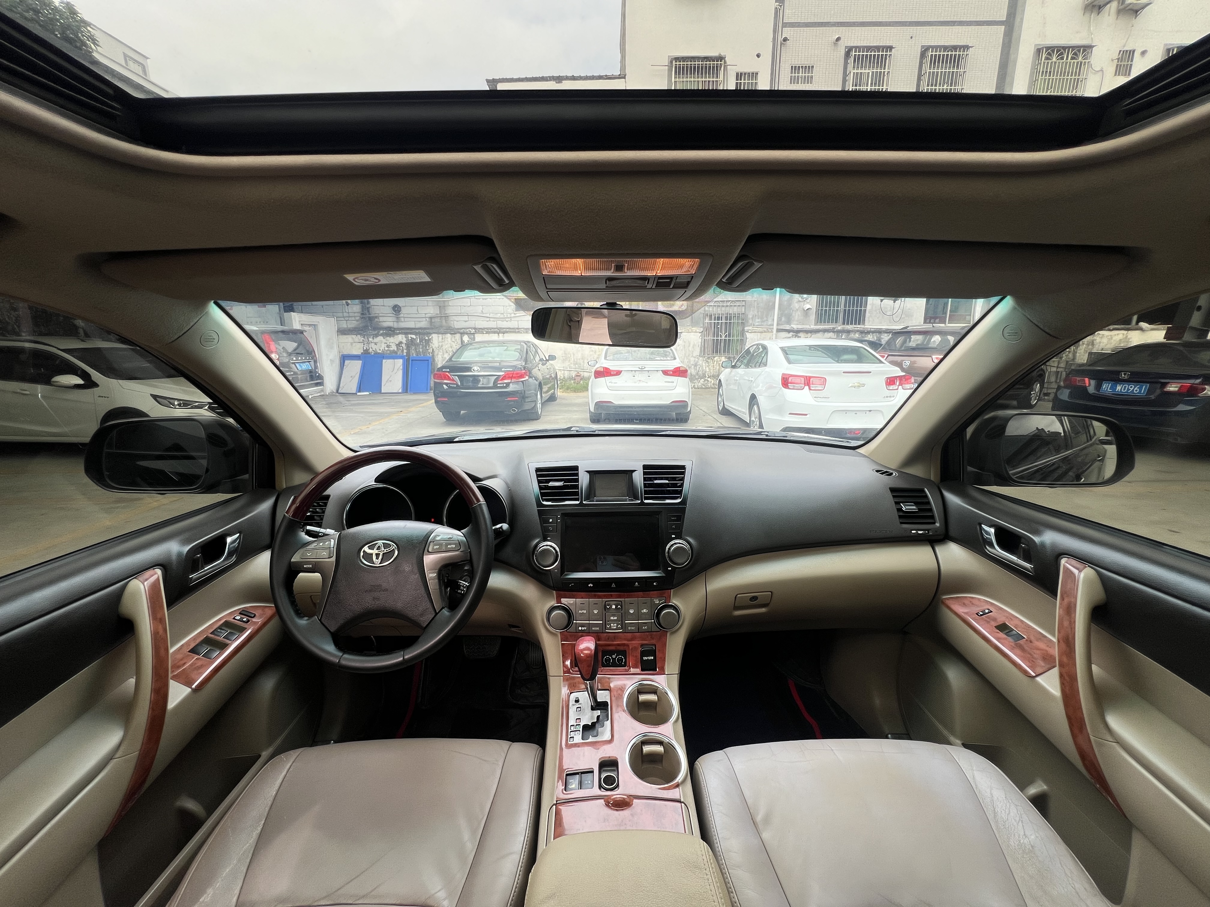 Toyota Highlander 2010 car image #6