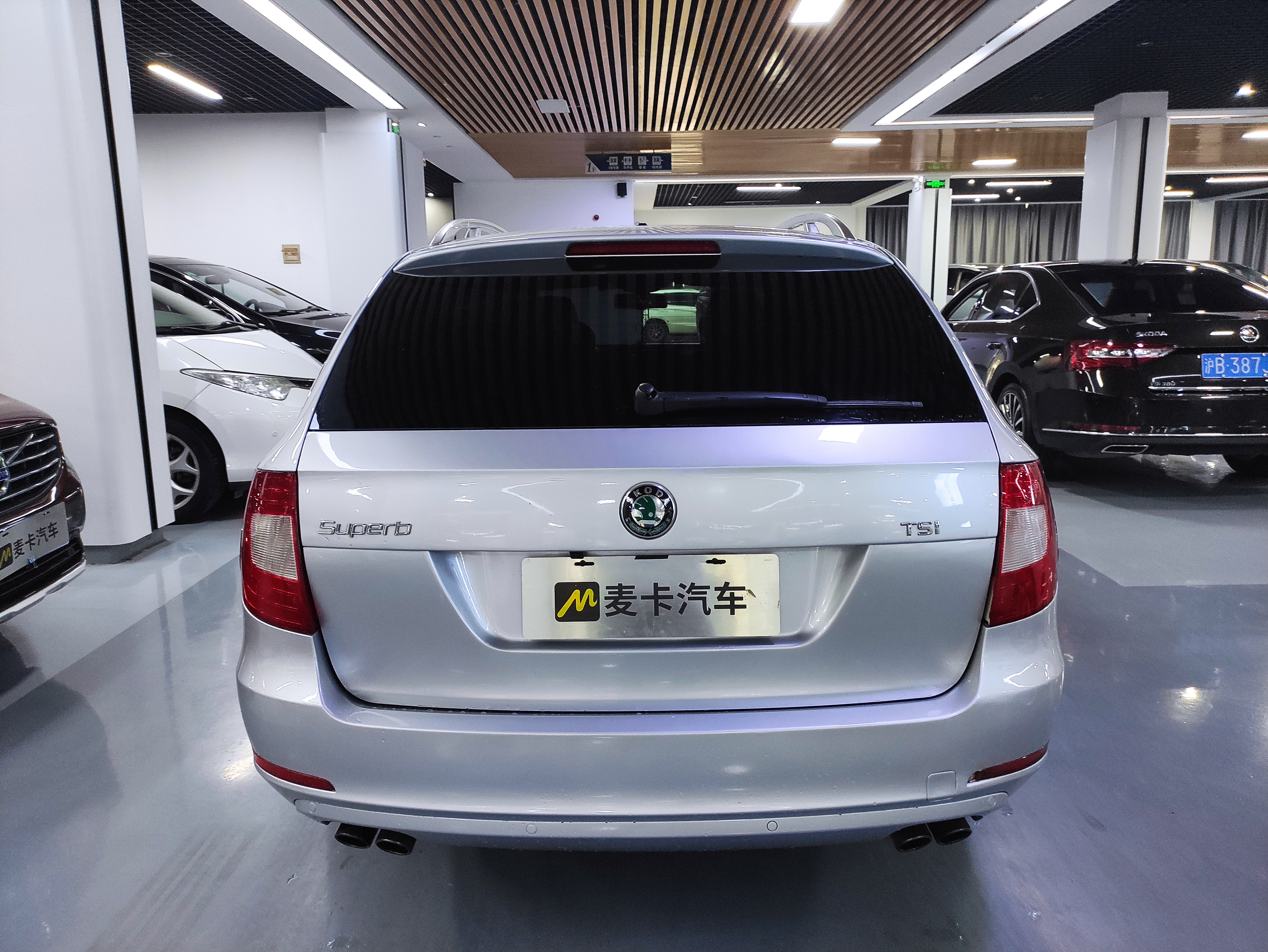 Skoda Superb Combi 2014 car image #6