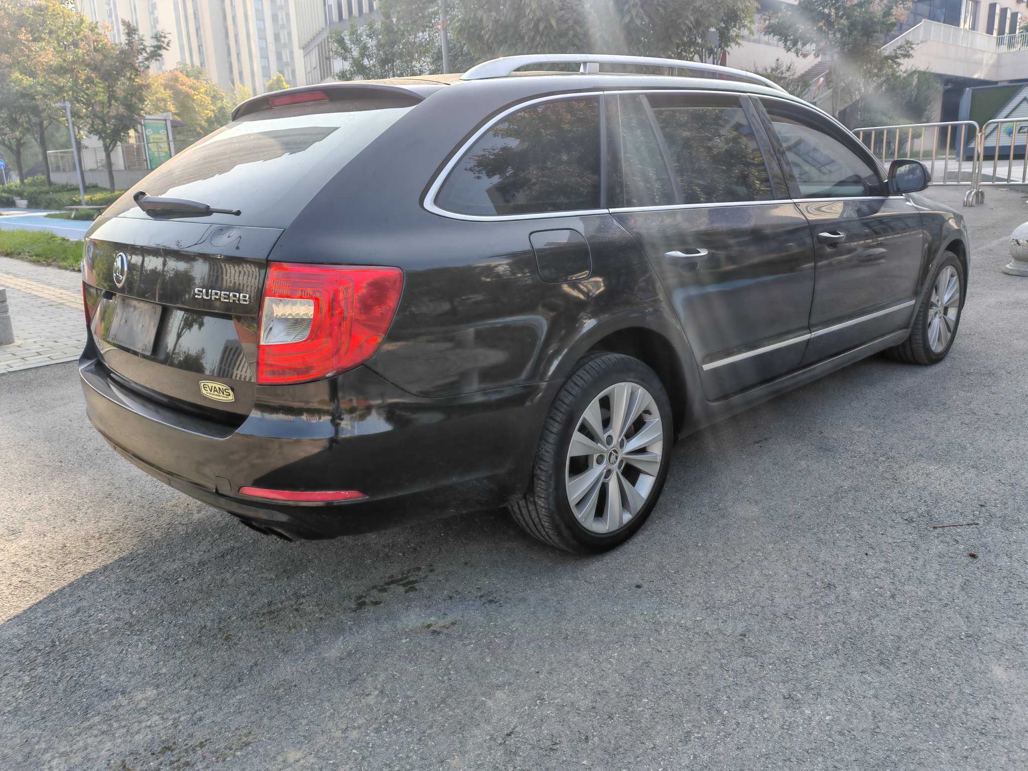 Skoda Superb Combi 2015 car image #6