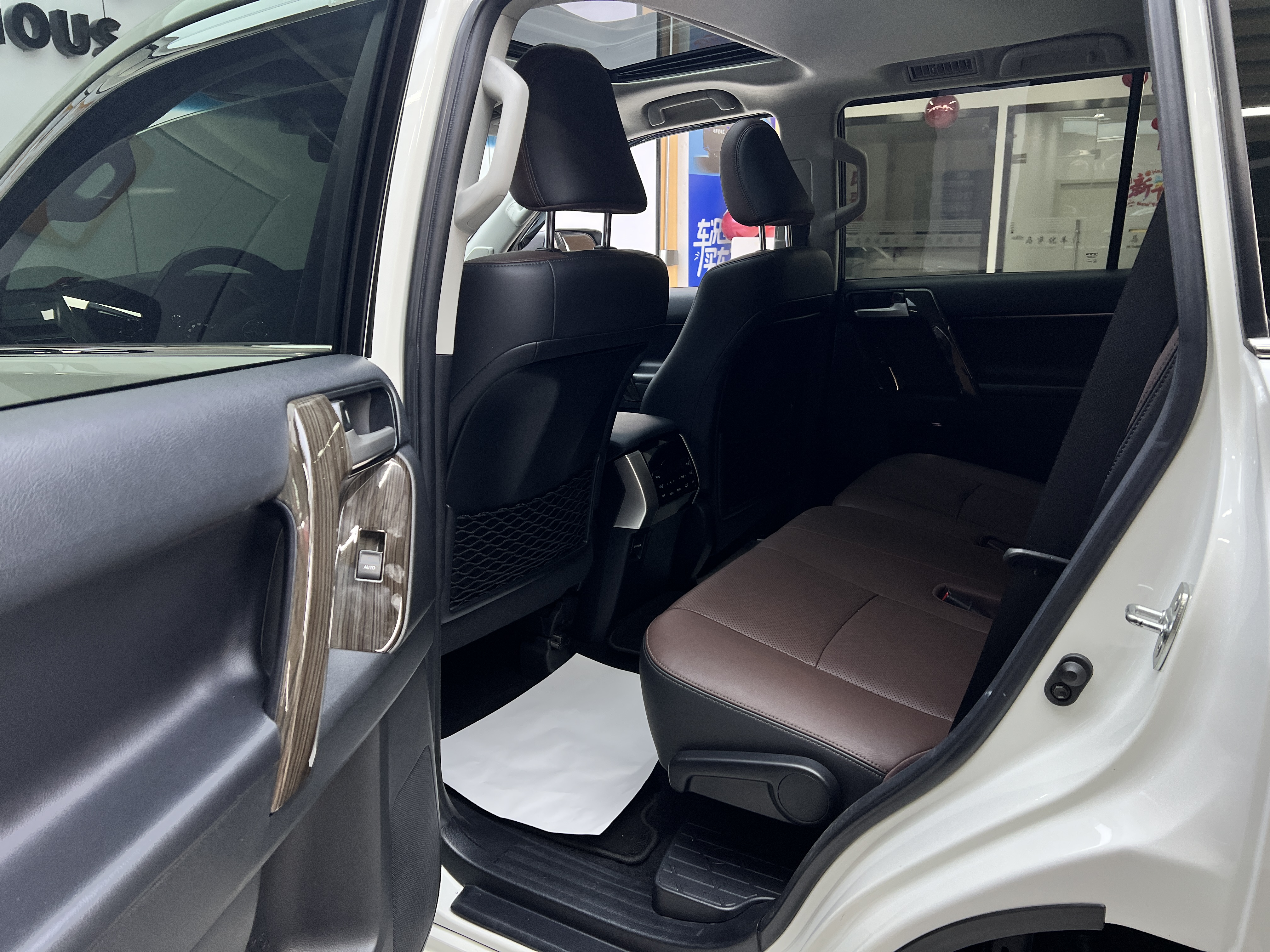 Toyota Land Cruiser Prado 2019 immagine di auto #6