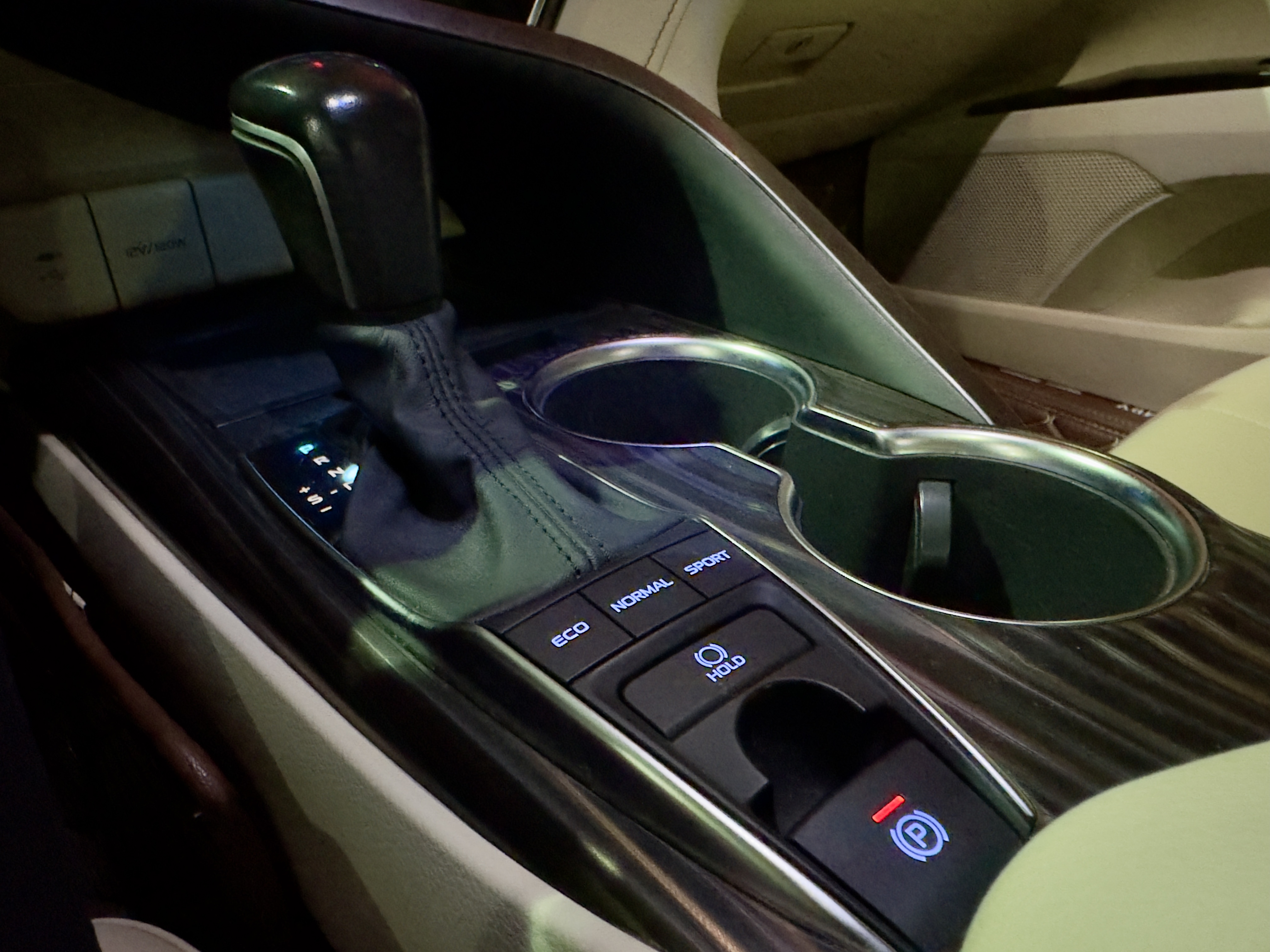 Toyota Camry 2019 car image #6