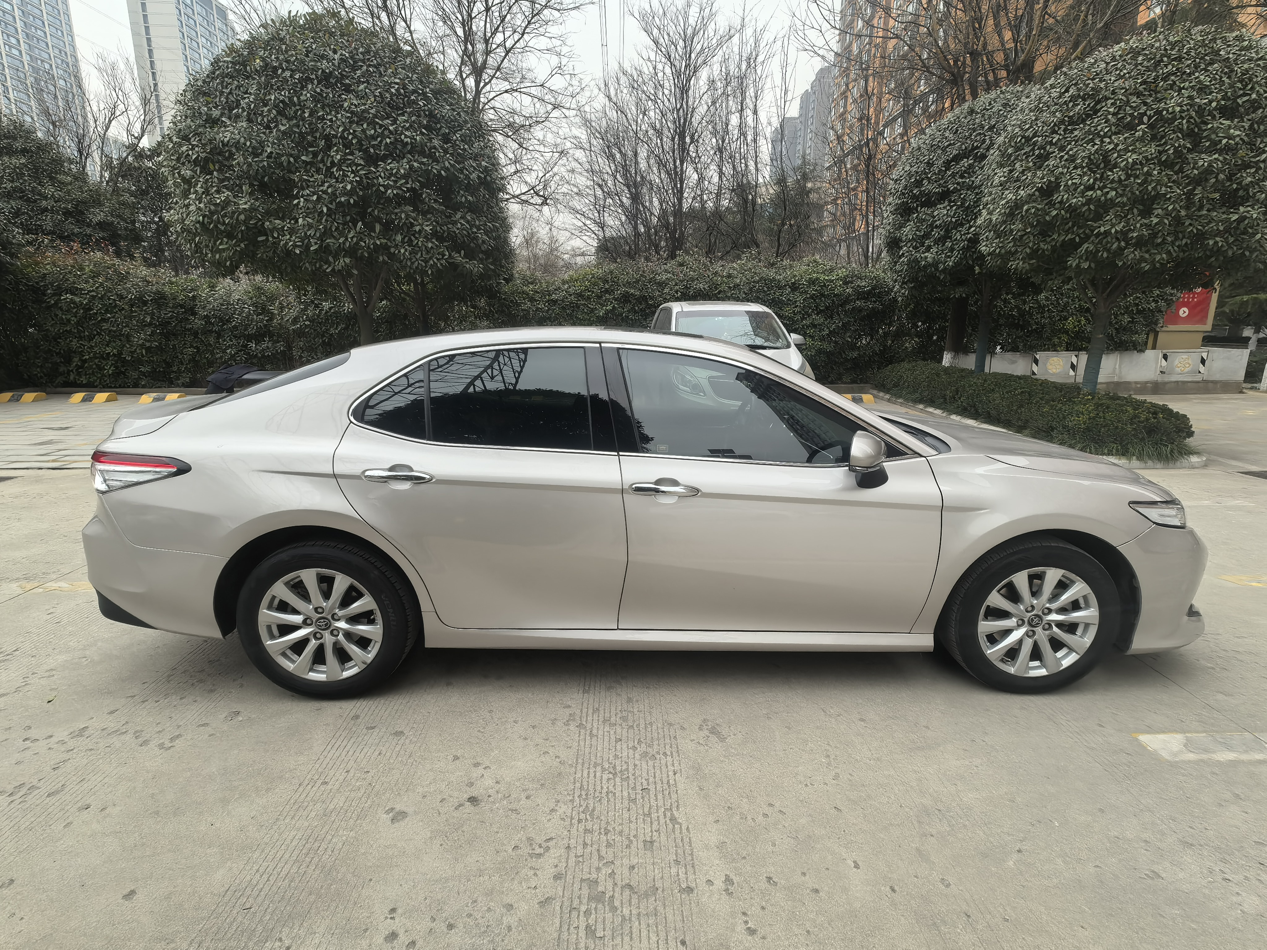 Toyota Camry 2020 car image #6