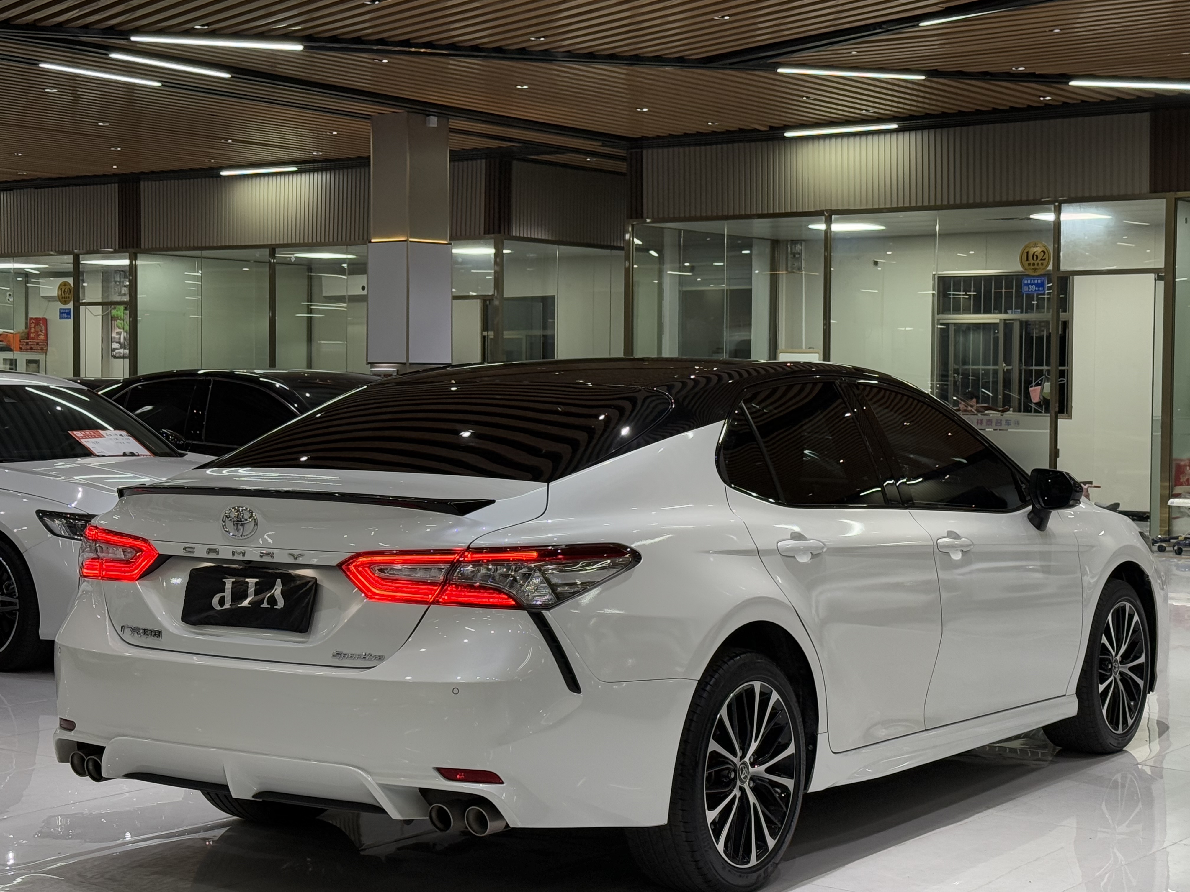 Toyota Camry 2020 car image #6