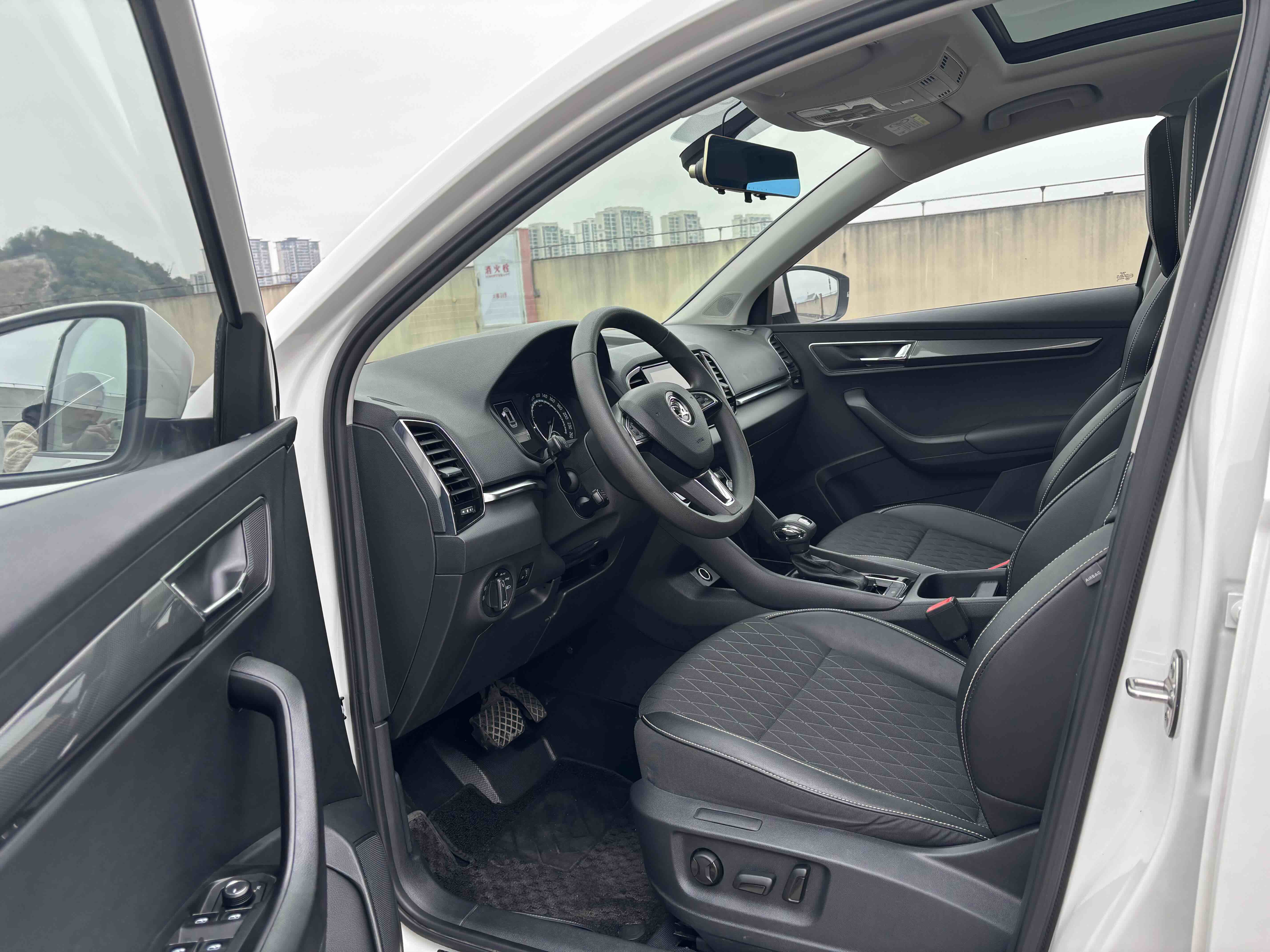 Skoda Karoq 2020 car image #6