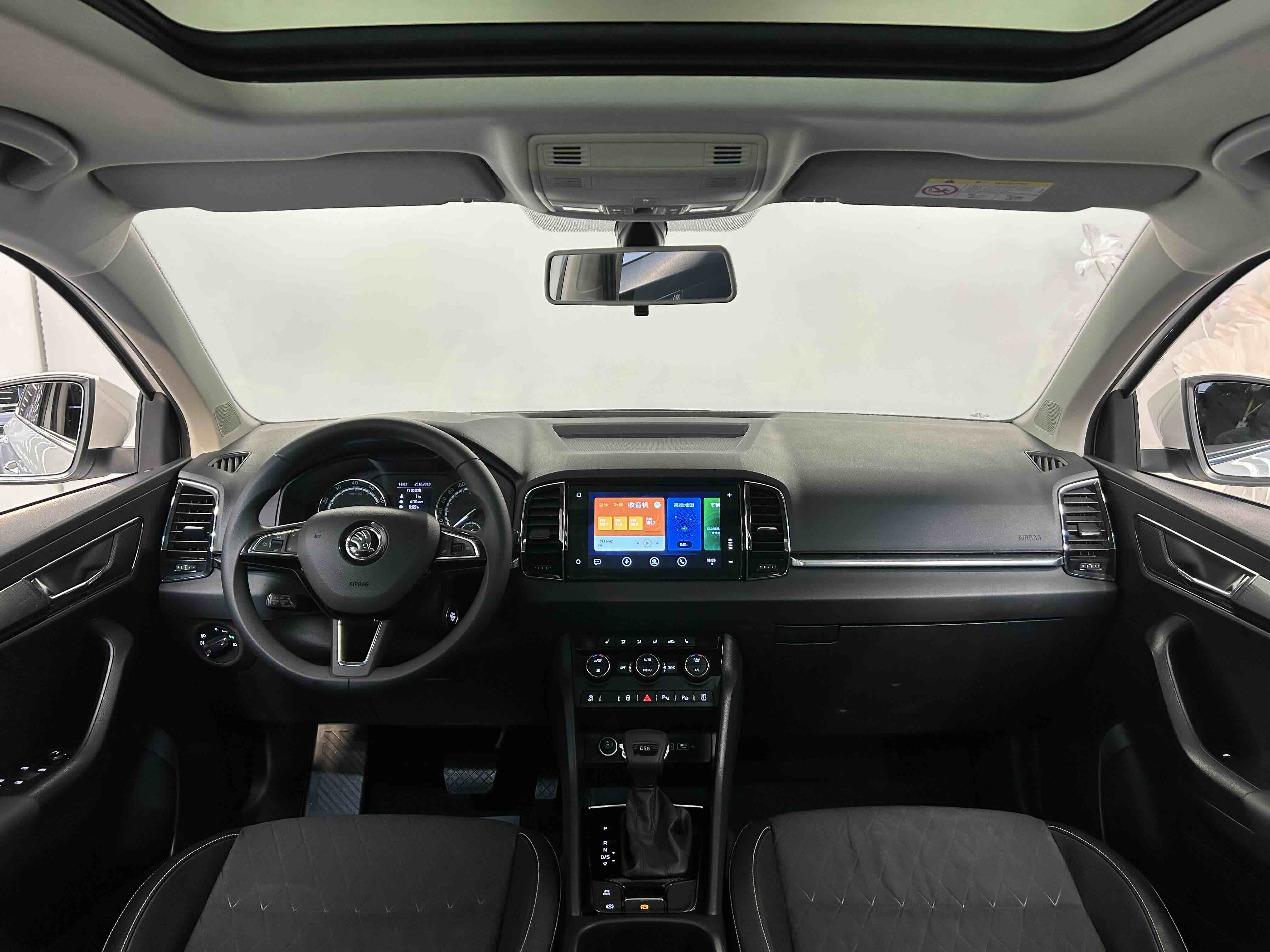 Skoda Karoq 2020 car image #6