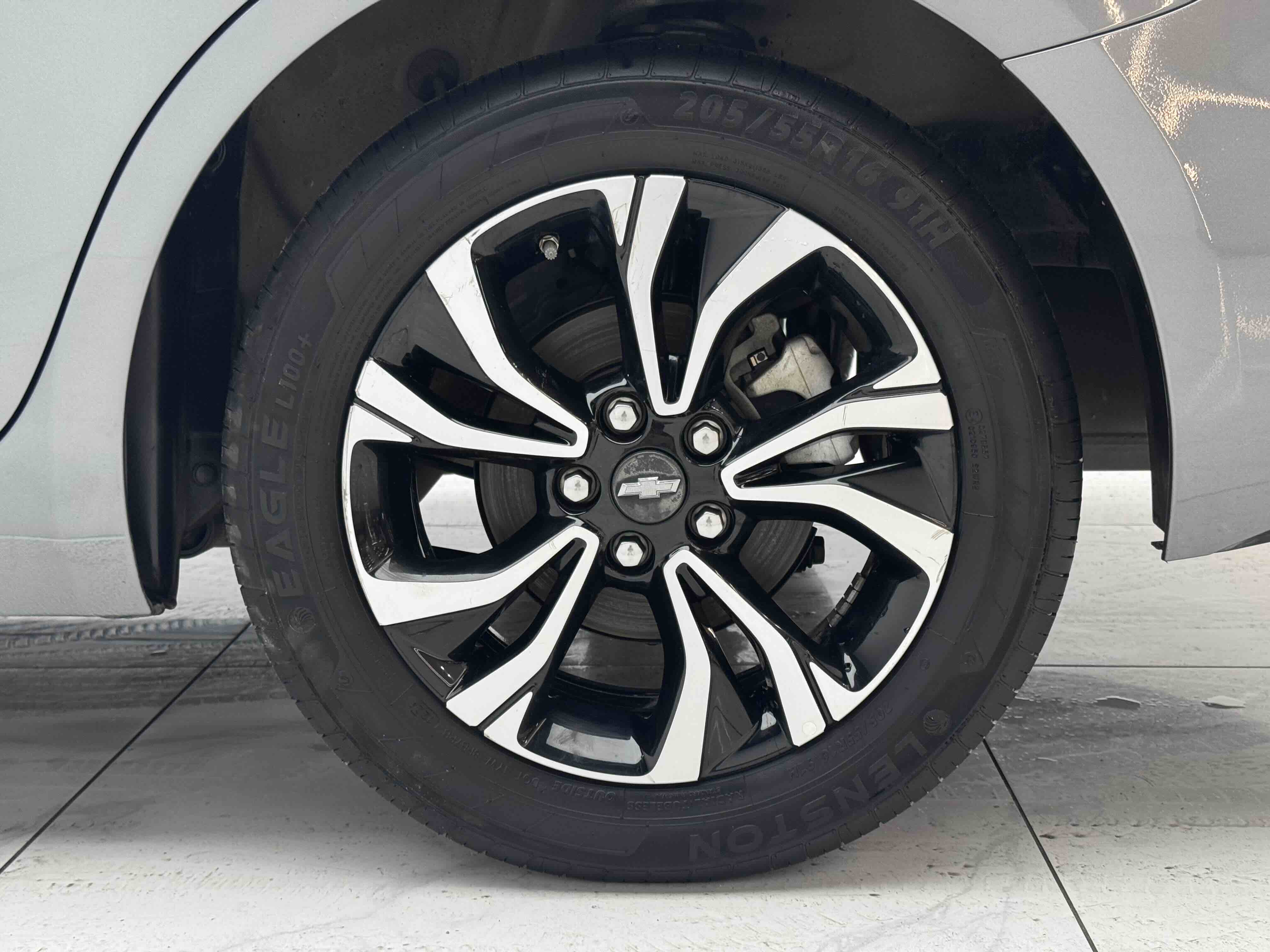2019 car image #6
