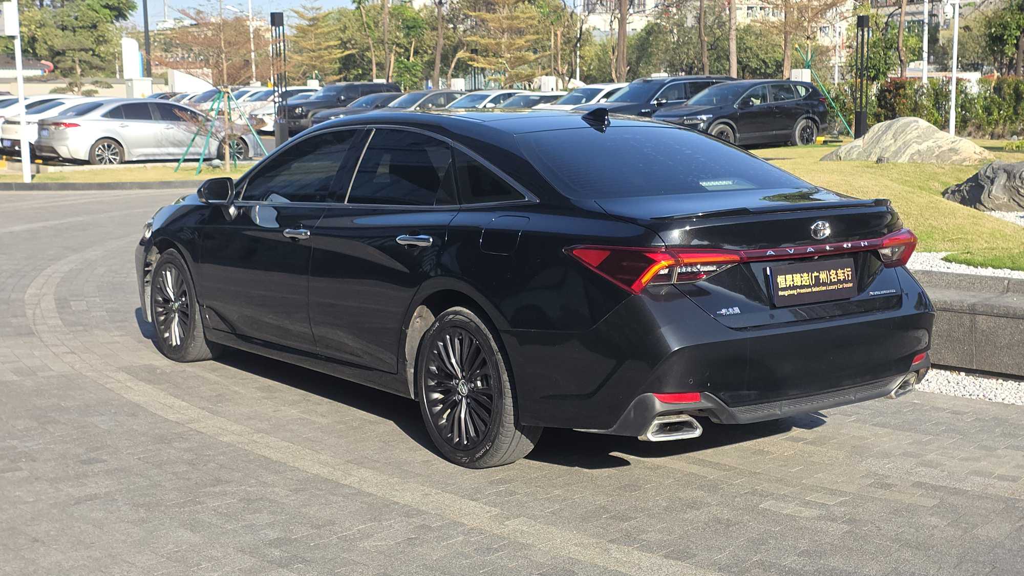 Toyota Avalon 2019 car image #6