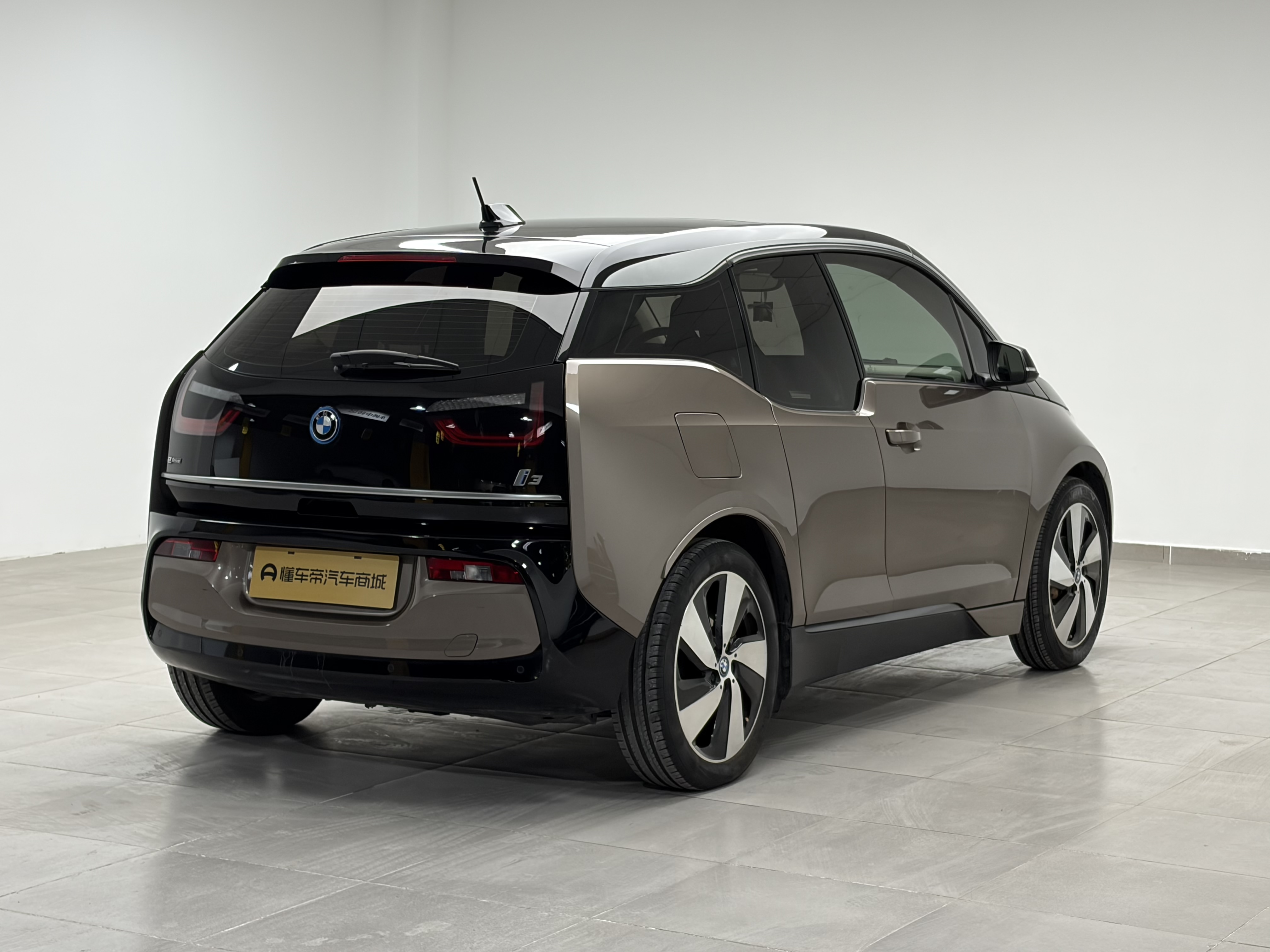 BMW i3 (Imported) 2019 #6 BMW i3 (Imported) 2019 car image #6