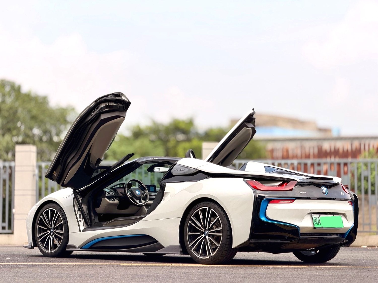 BMW i8 2020 car image #6