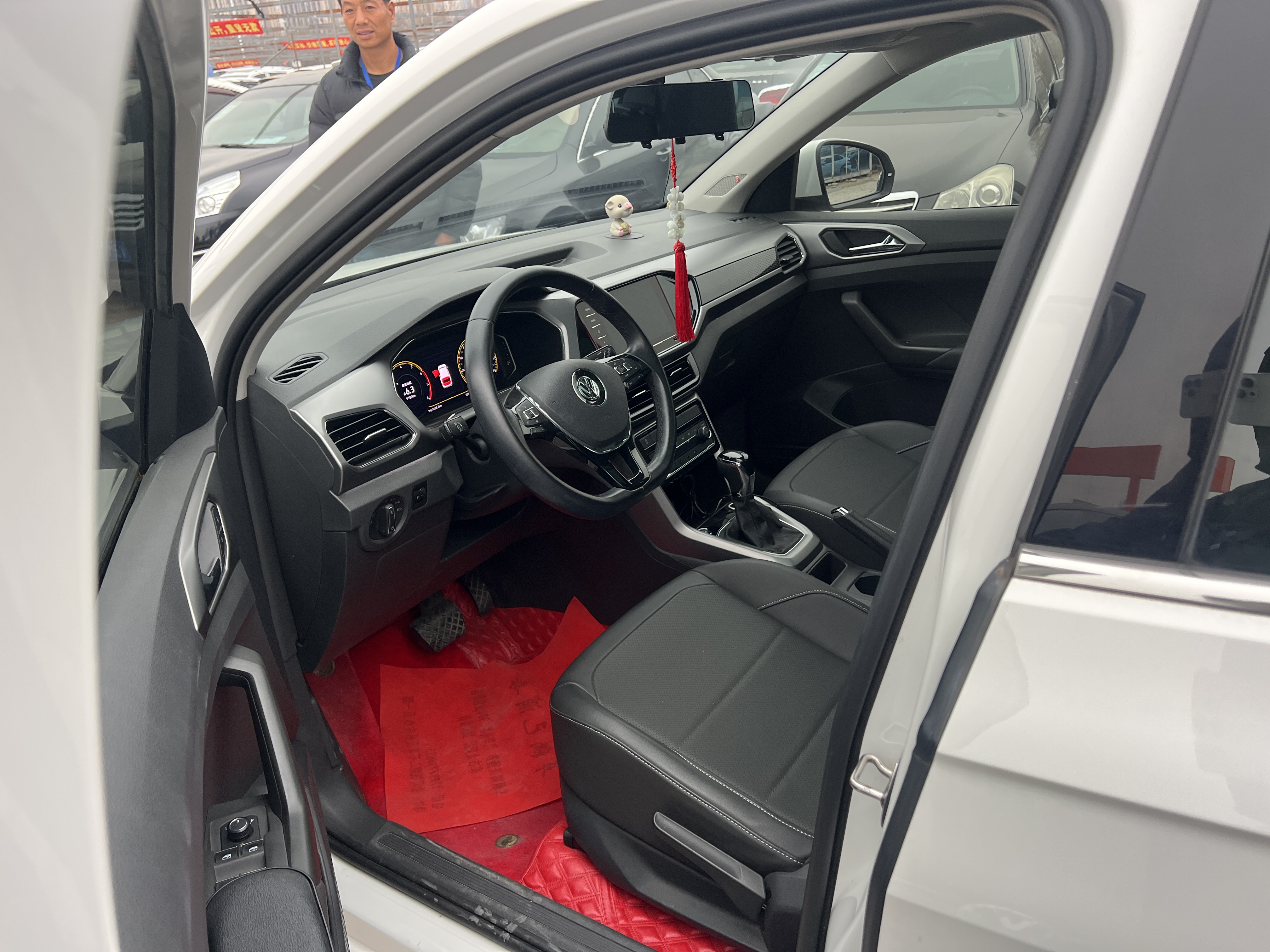 Volkswagen T-Cross 2019 #6 Volkswagen T-Cross 2019 car image #6