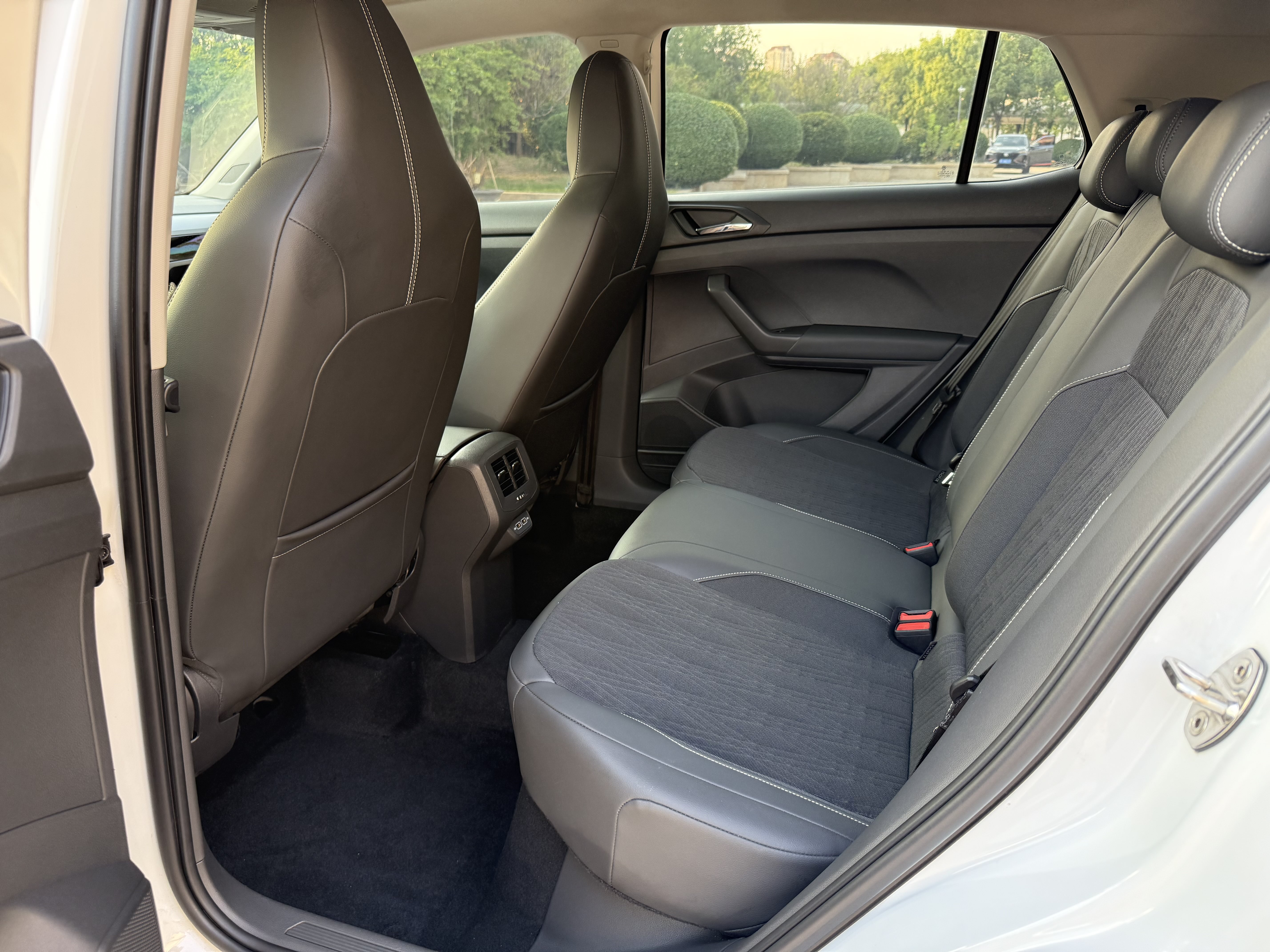 Volkswagen T-Cross 2020 car image #6